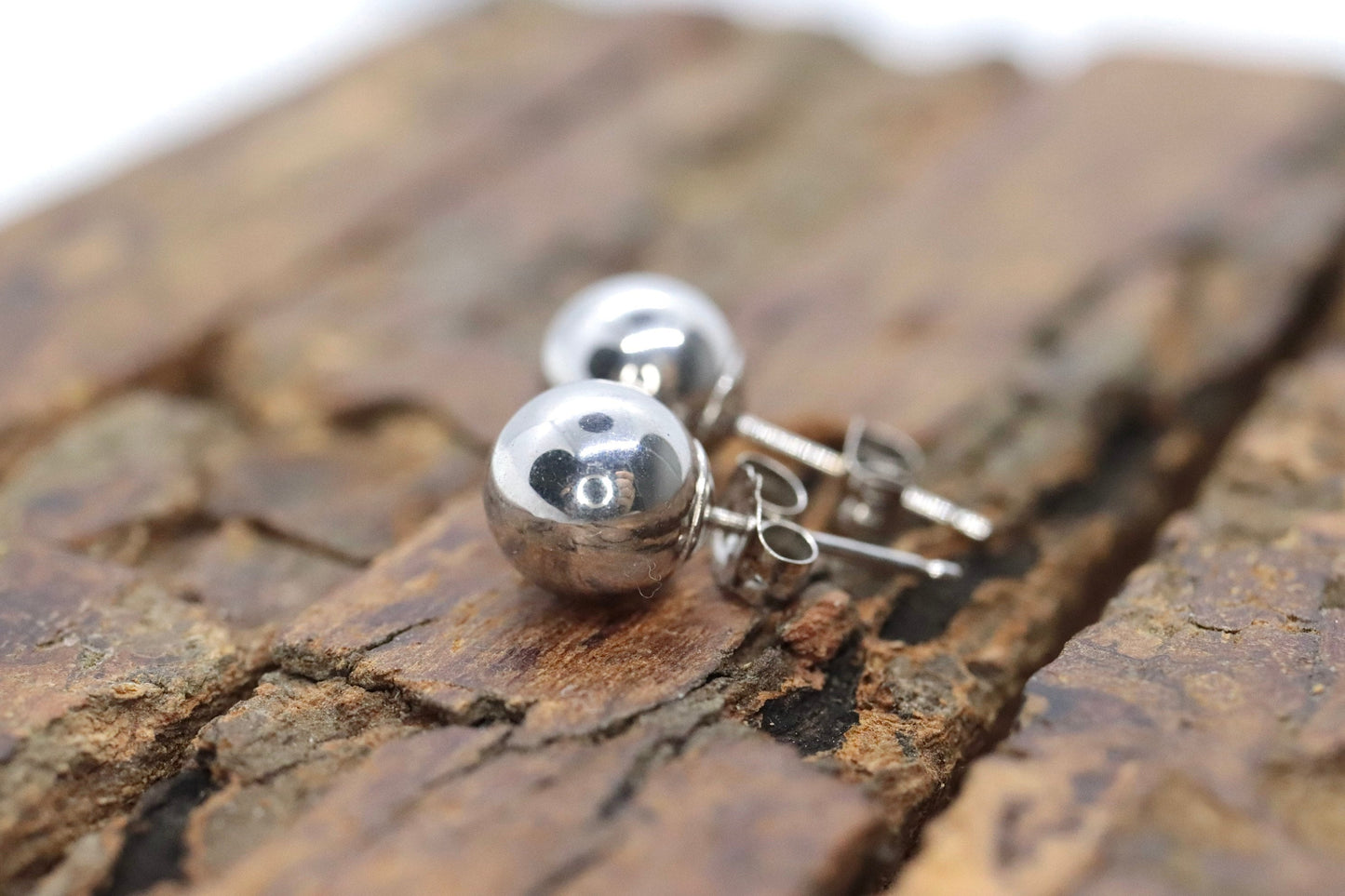 18k Gold Ball Dainty earrings. White Gold Jacmel. JCM Sphere st(92/11)