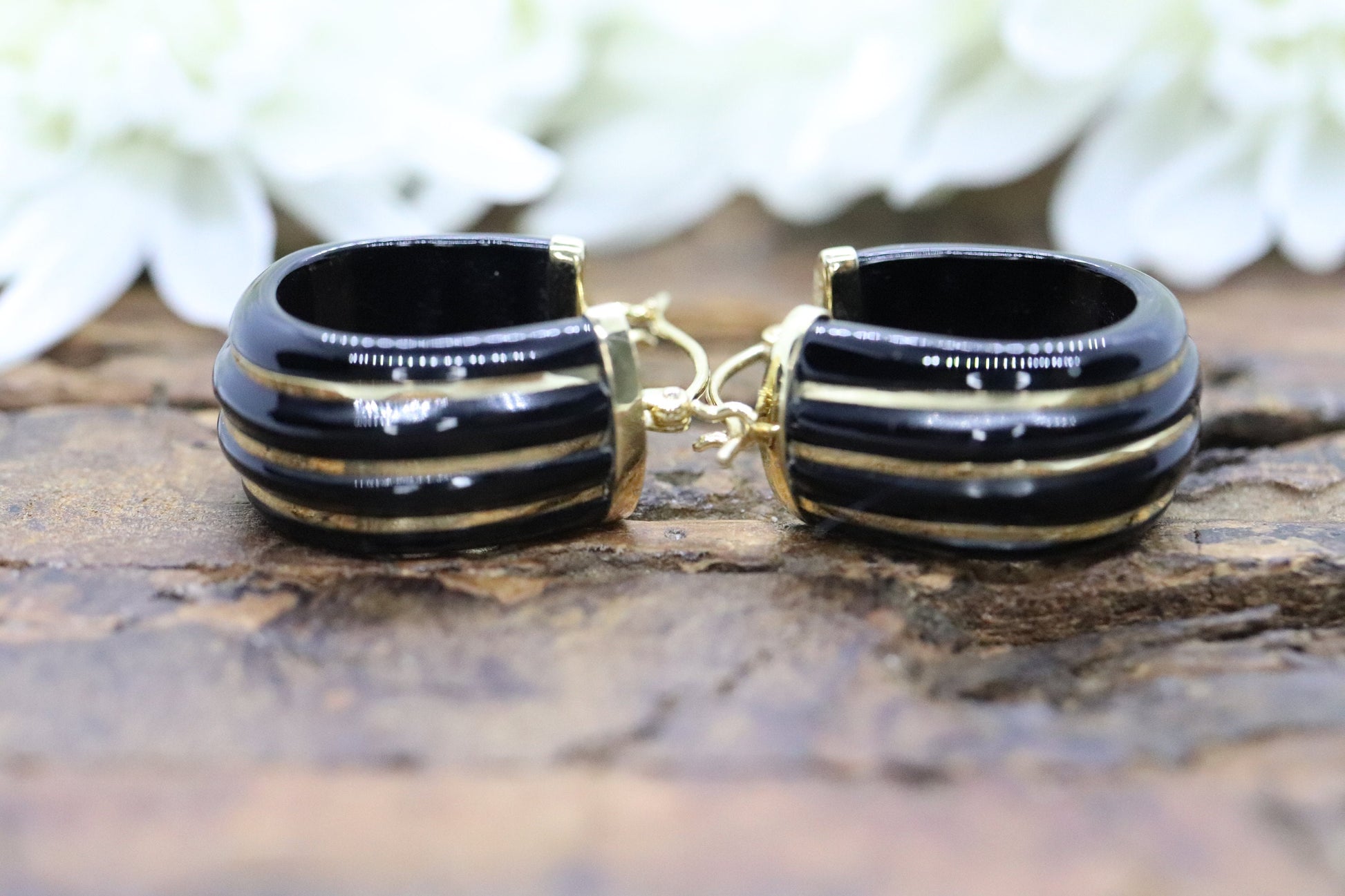 14k Carved Onyx Hoop Earrings. Carved Gemstone MILOR Italy Hoop earrings. st(30/67)