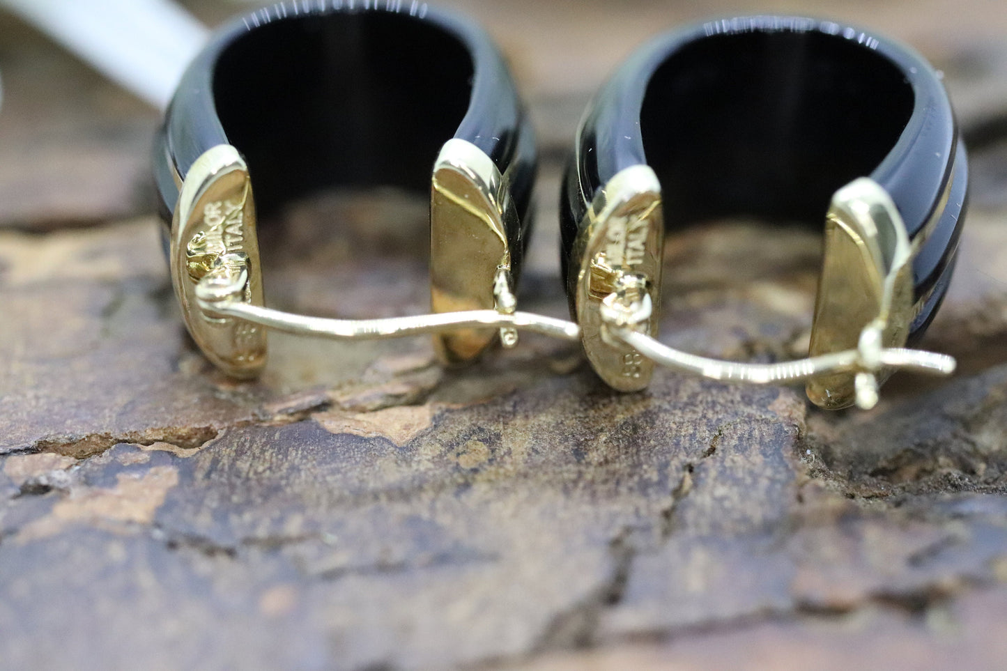 14k Carved Onyx Hoop Earrings. Carved Gemstone MILOR Italy Hoop earrings. st(30/67)