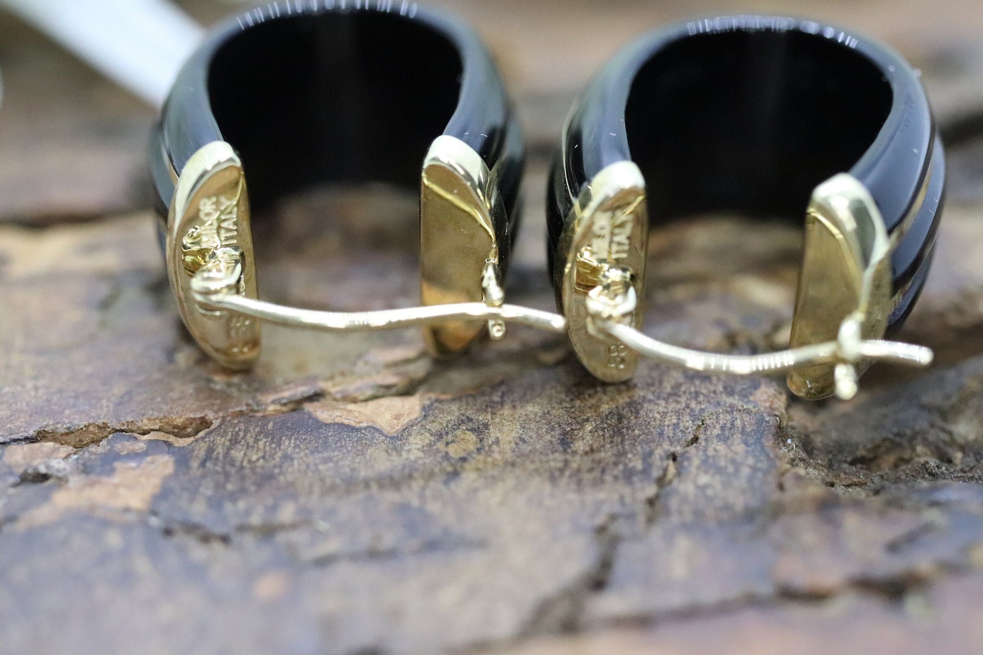 14k Carved Onyx Hoop Earrings. Carved Gemstone MILOR Italy Hoop earrings. st(30/67)