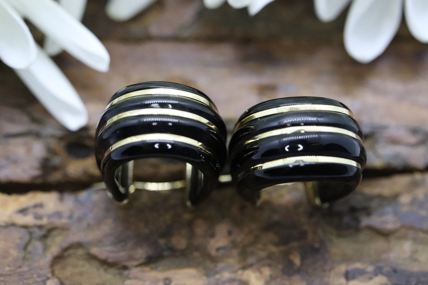 14k Carved Onyx Hoop Earrings. Carved Gemstone MILOR Italy Hoop earrings. st(30/67)