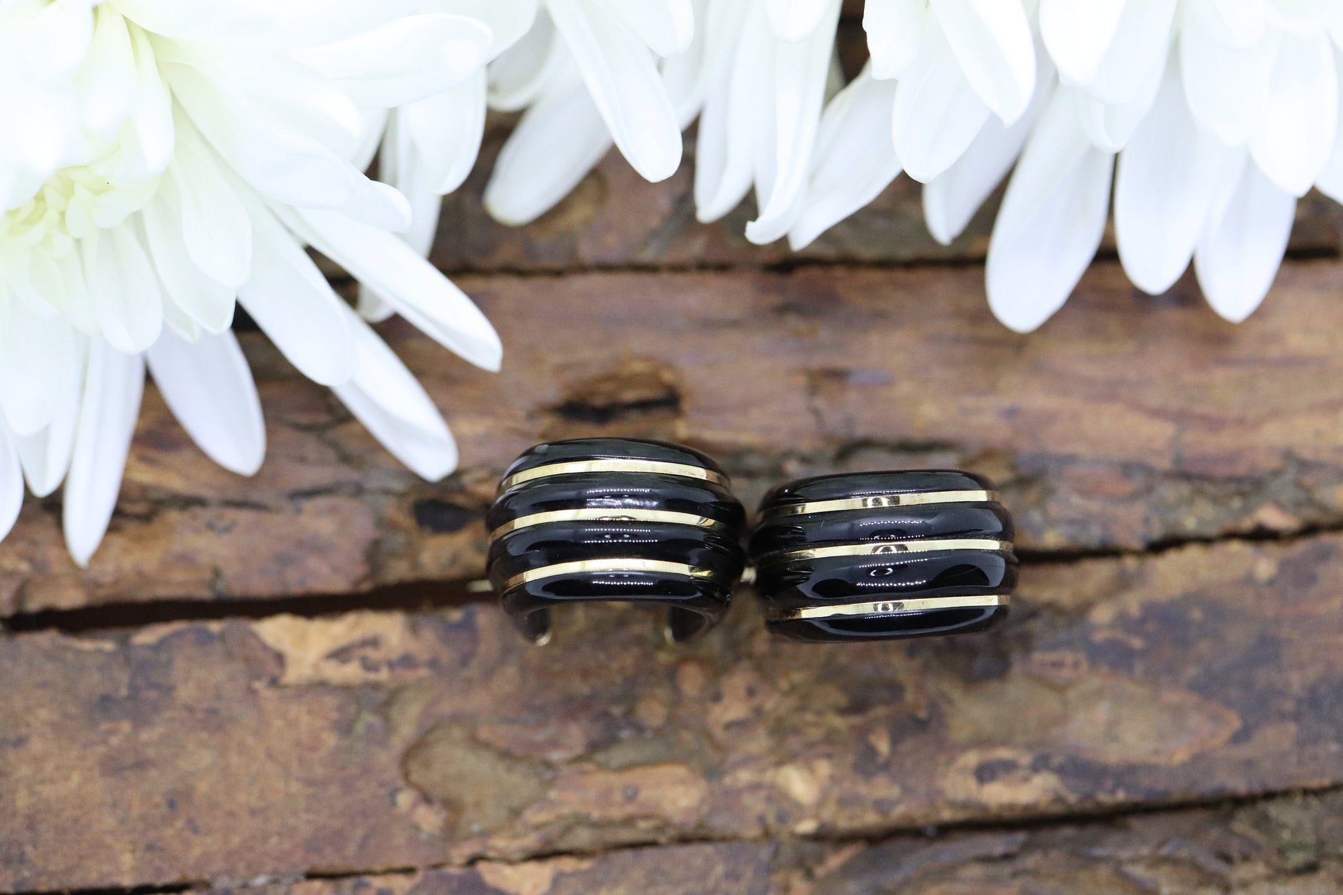 14k Carved Onyx Hoop Earrings. Carved Gemstone MILOR Italy Hoop earrings. st(30/67)