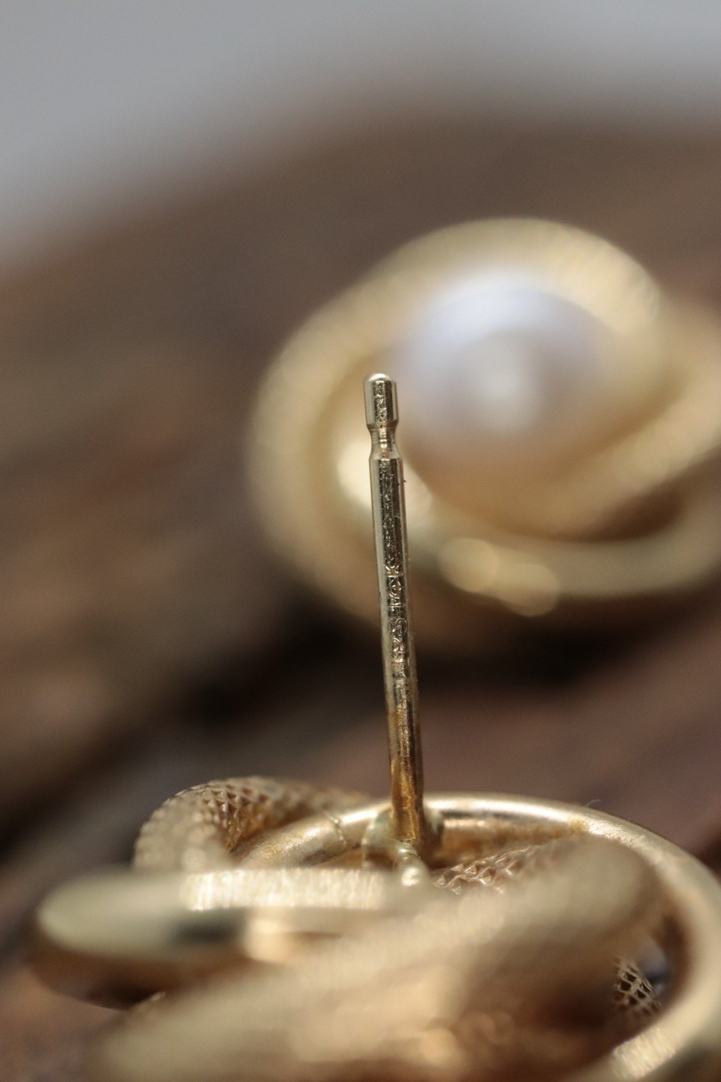 14k  Pearl Stud earrings with Rope coils. st(212/75)