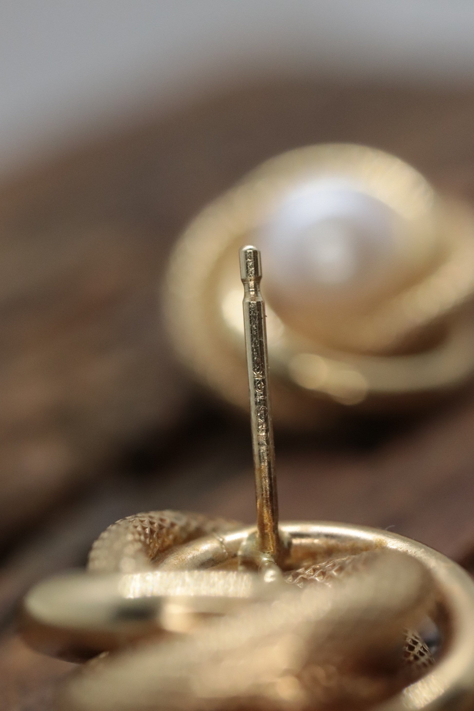 14k  Pearl Stud earrings with Rope coils. st(212/75)