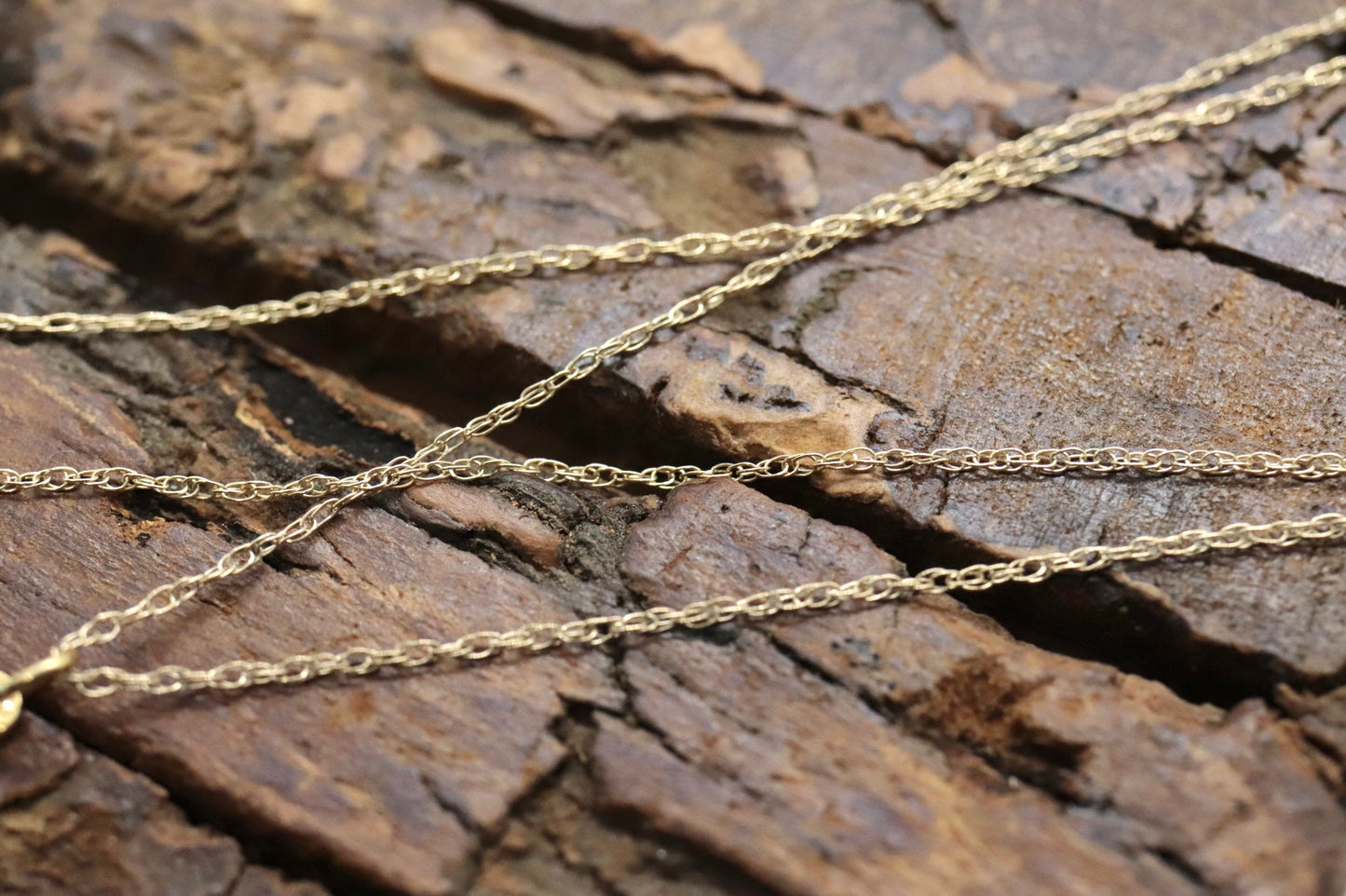 Black Hills Gold Cross Necklace. 10k multi tone Black Hills Gold Crucifix Pendant st(115/00)
