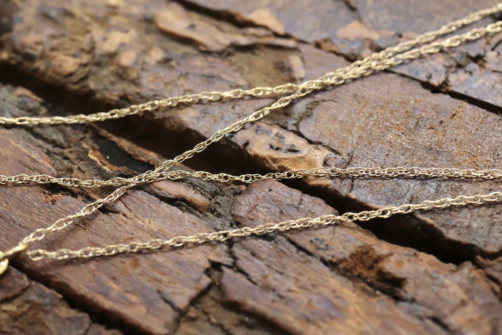 Black Hills Gold Cross Necklace. 10k multi tone Black Hills Gold Crucifix Pendant st(115/00)
