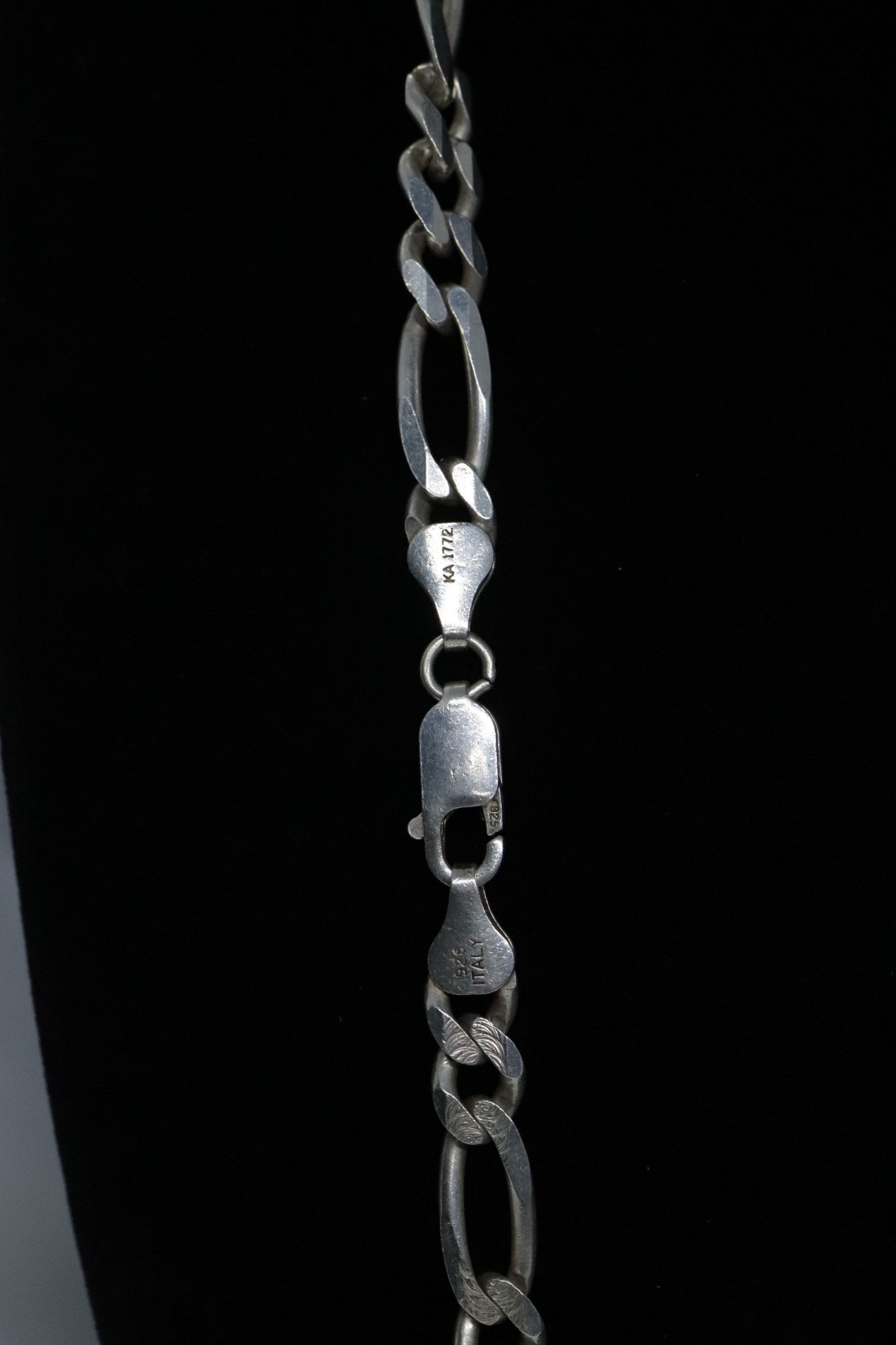 Vintage Heavy Sterling Silver 925 Figaro Chain Necklace 6.5mm and 22in length 33grams st(48/86)
