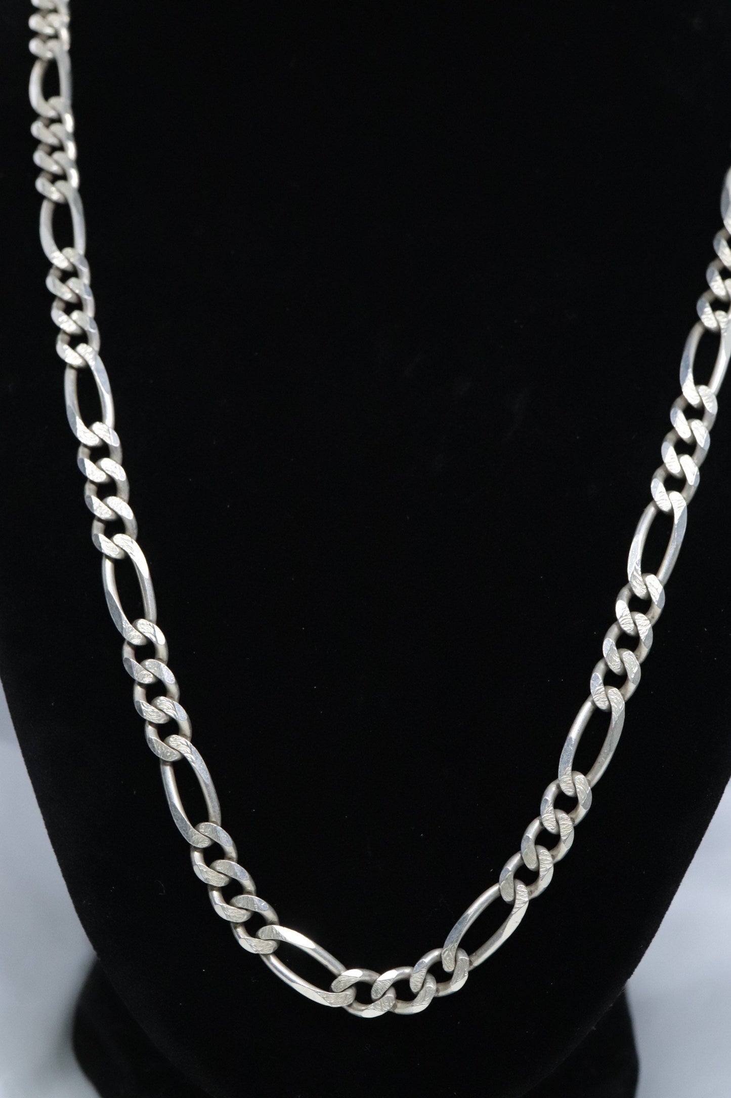 Vintage Heavy Sterling Silver 925 Figaro Chain Necklace 6.5mm and 22in length 33grams st(48/86)