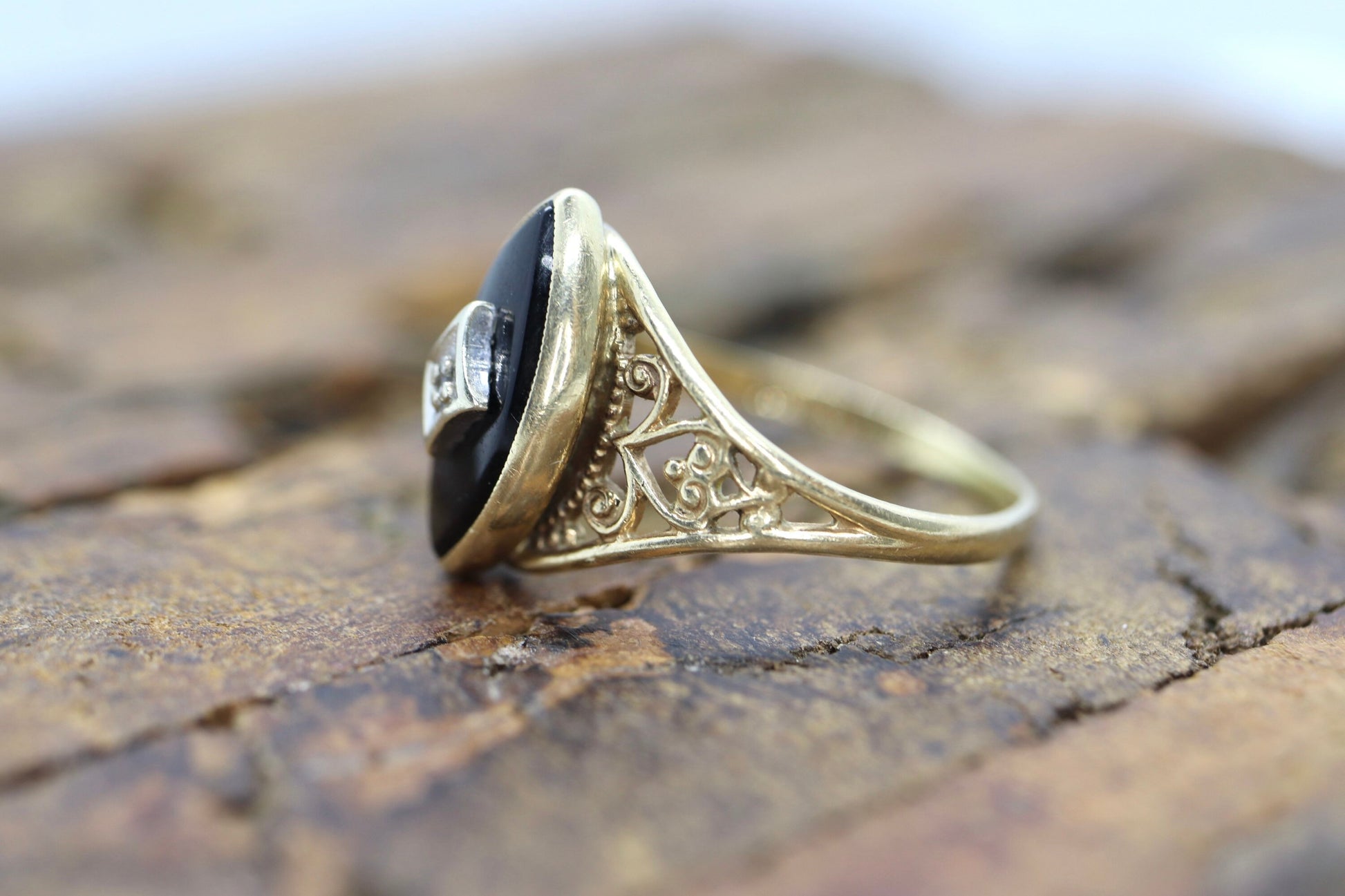 10k ONYX and diamond ring. Marquise Onyx bezel set victorian mourning ring. PSCO. st(74/75)