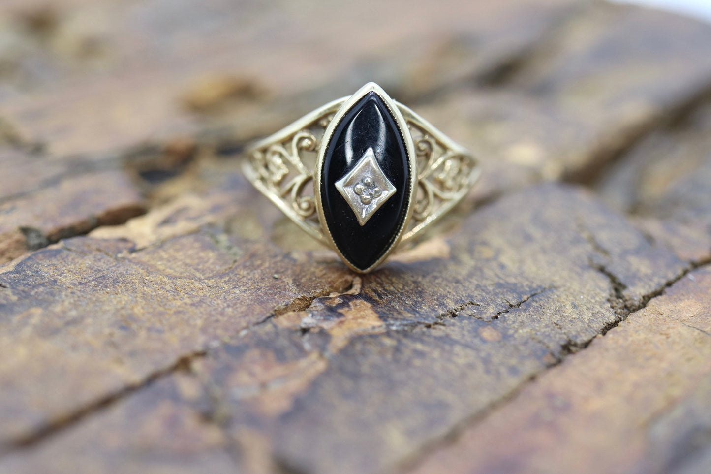10k ONYX and diamond ring. Marquise Onyx bezel set victorian mourning ring. PSCO. st(74/75)