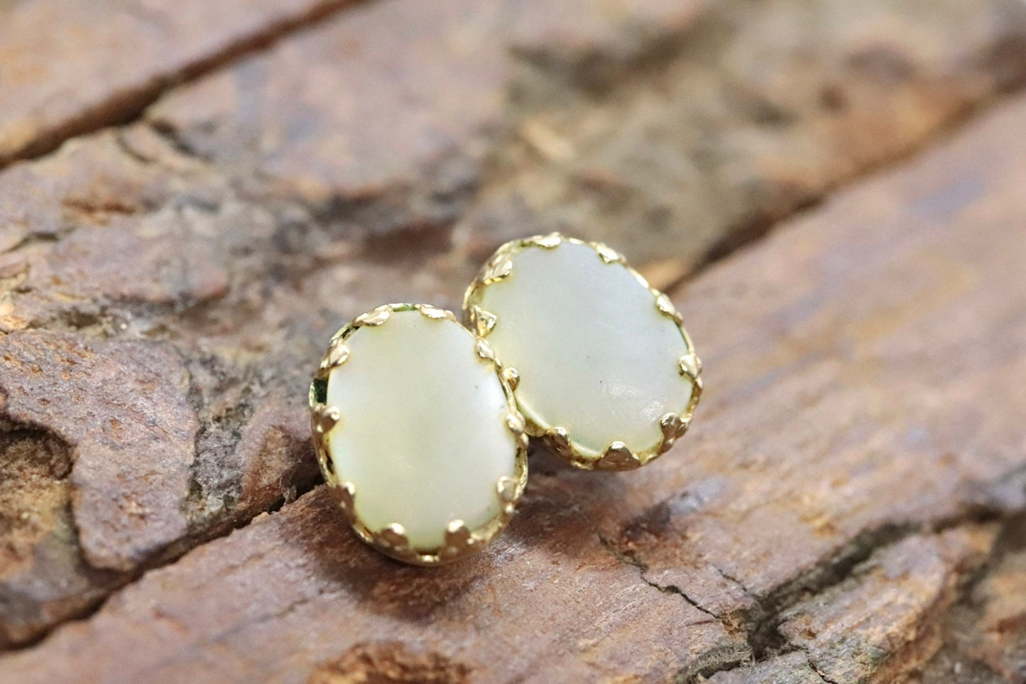 Mother of Pearl 14k Gold Stud drop Earrings. MOP st(18/68)