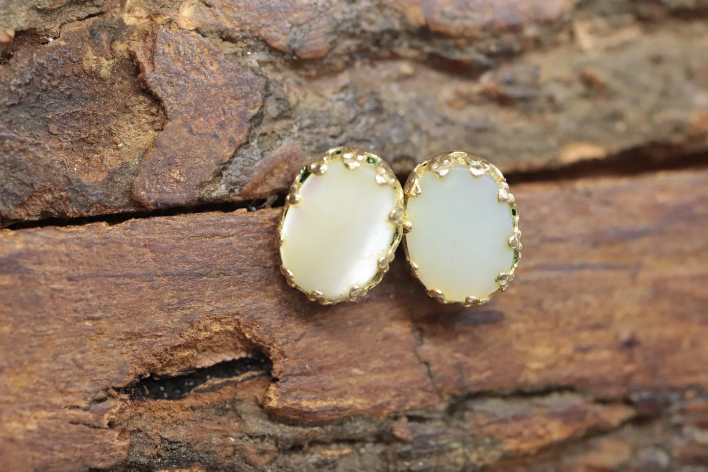 Mother of Pearl 14k Gold Stud drop Earrings. MOP st(18/68)
