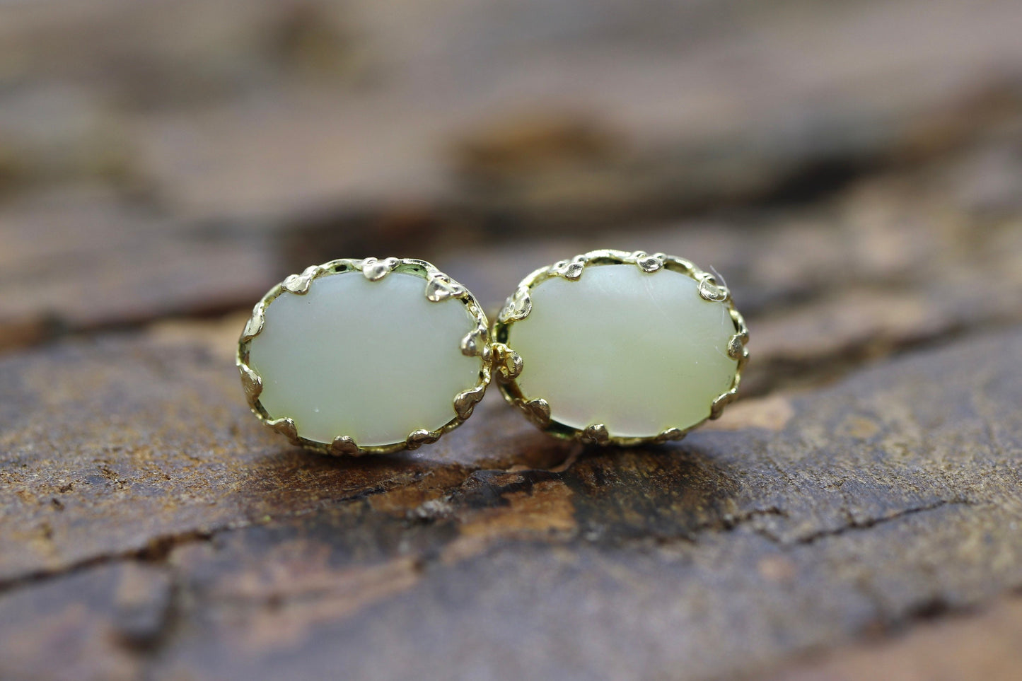 Mother of Pearl 14k Gold Stud drop Earrings. MOP st(18/68)