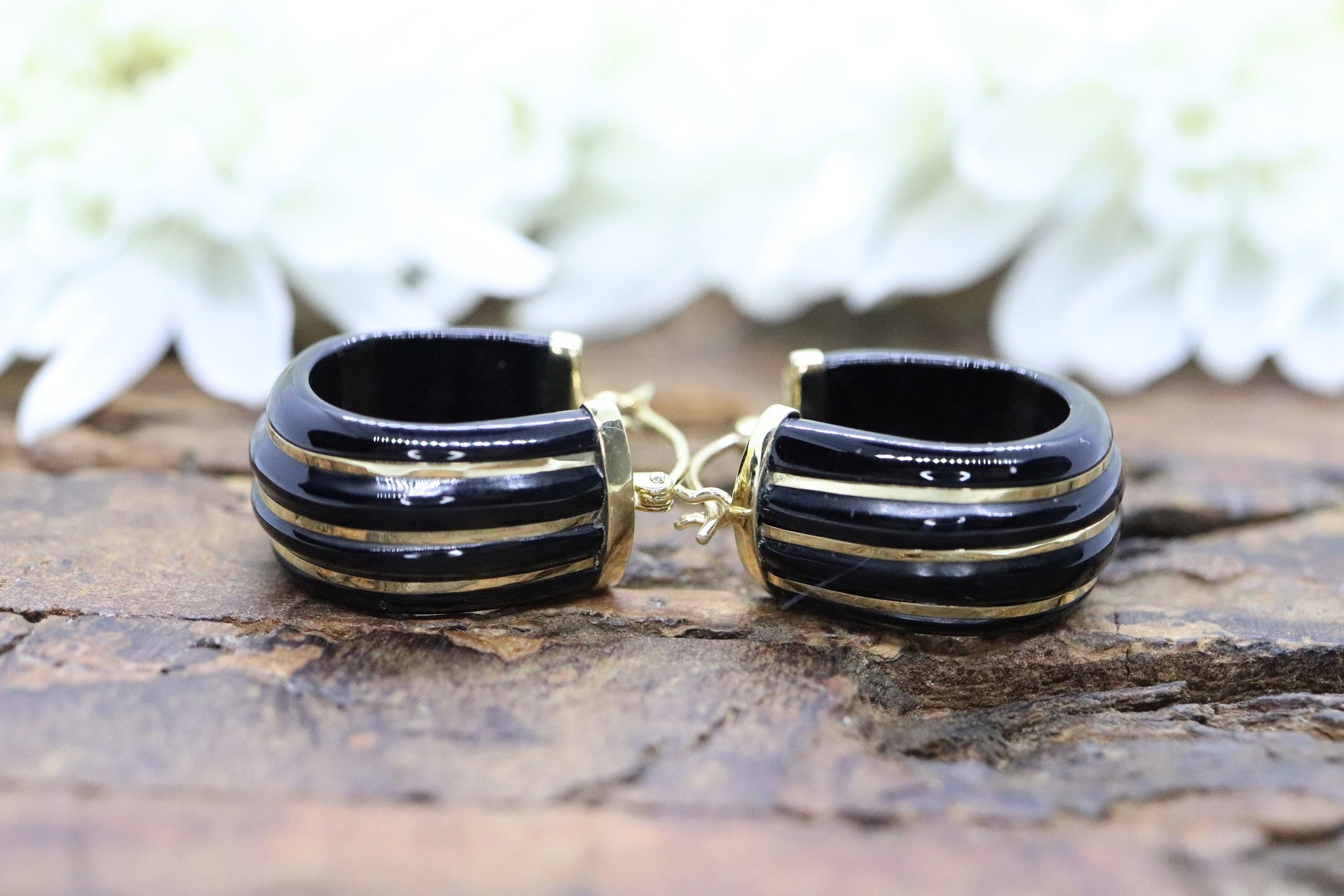 14k Carved Onyx Hoop Earrings. Carved Gemstone MILOR Italy Hoop earrings. st(30/67)