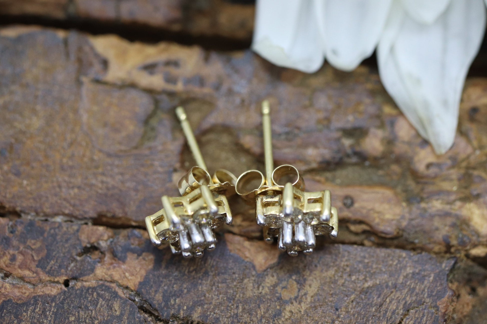 Diamond Flower Cluster Earrings.  Diamond Daisy 14k stud earrings. Diamond Stud 14k Yellow Gold Earrings. 0.35 ctw. st57/50