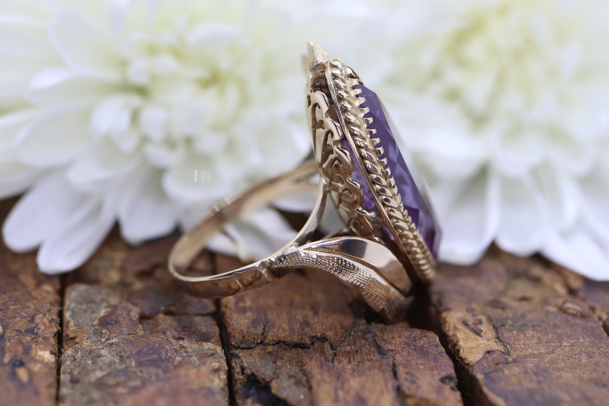 14k Purple Alexandrite Ring. Large Marquise LC Alexandrite and Yellow gold. Leaf motif. st(218/50)