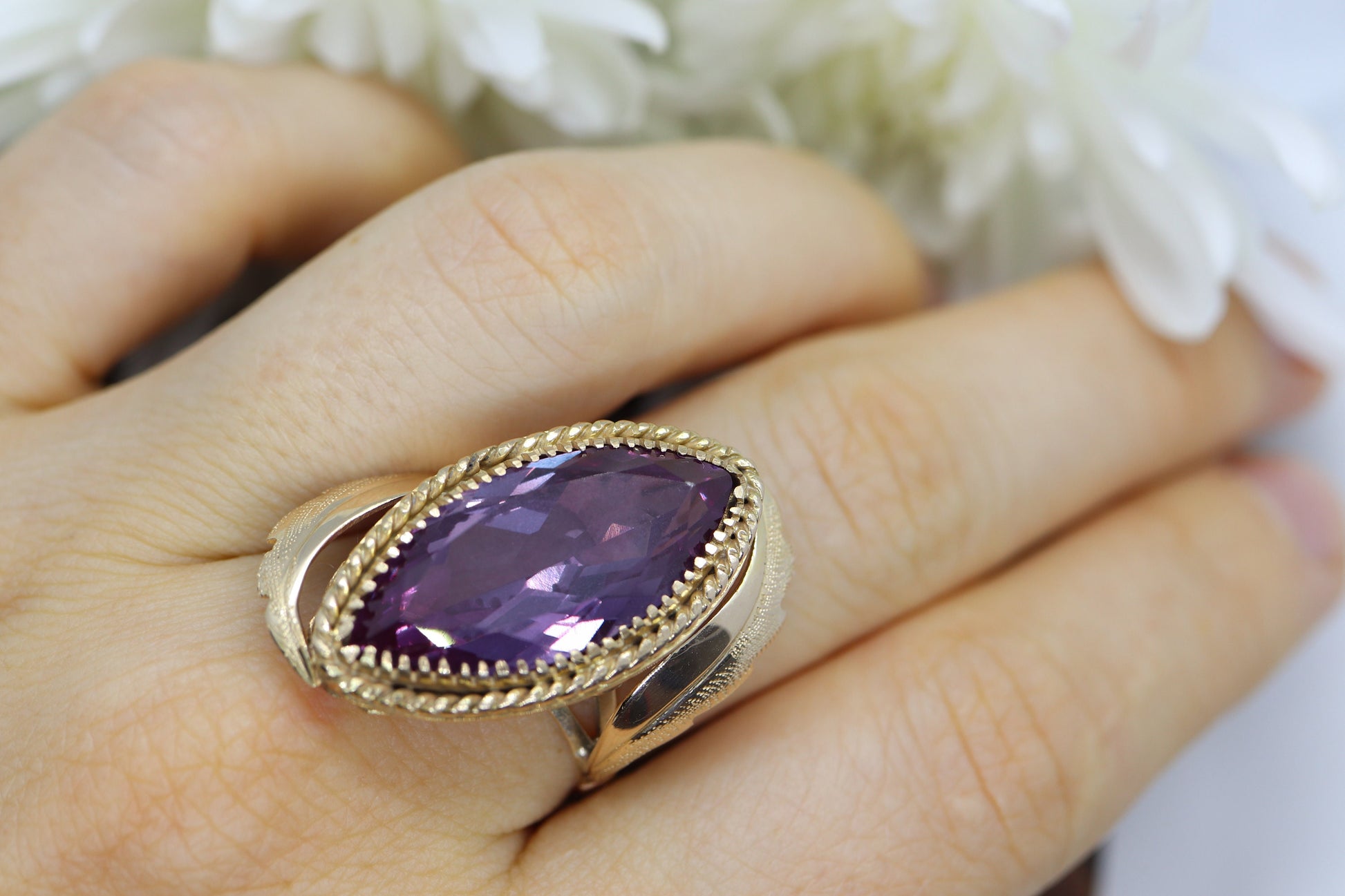 14k Purple Alexandrite Ring. Large Marquise LC Alexandrite and Yellow gold. Leaf motif. st(218/50)