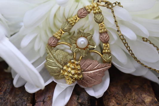 10k 12k Black Hills Gold Pendant with a Pearl. Black Hills Gold Vine Leaves Charm st(92/11)