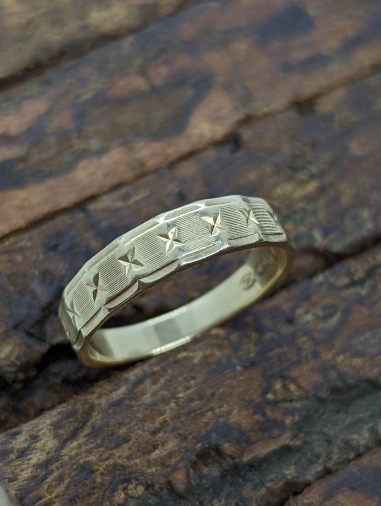 10K Yellow Gold X X X Textured Cross Band 5mm. Sz 9.5. Stackable ring. st(69/11)
