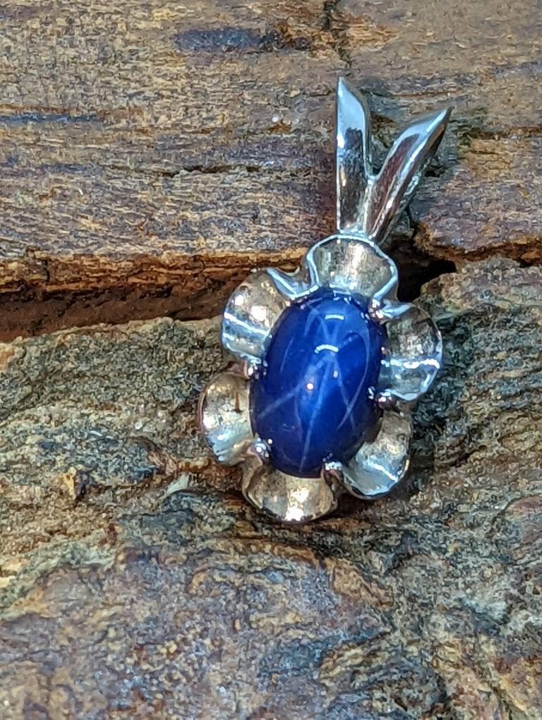 Blue Star Sapphire Pendant. 10k Star Sapphire Cabochon Charm Pendant. st12/11