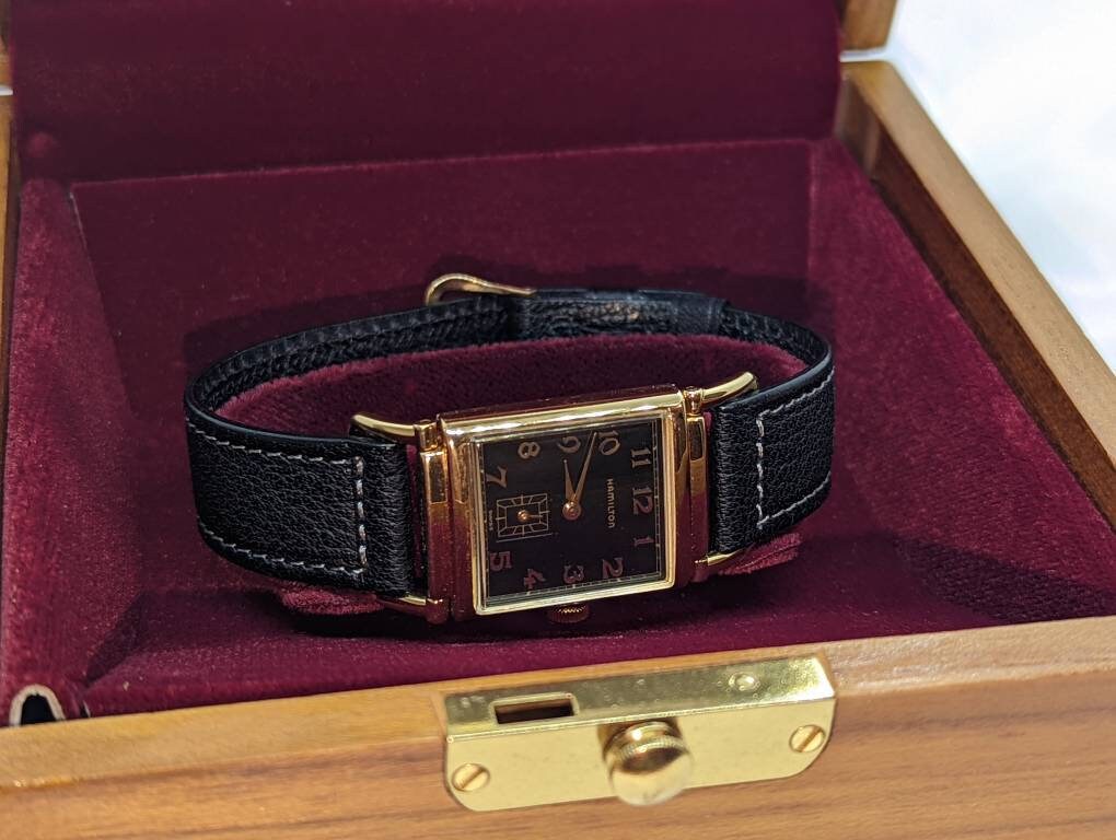 HAMILTON Tuxedo Wilshire Limited Edition. MINT in original packaging papers. HAMILTON Quartz Watch 18k Electroplated. st(207)