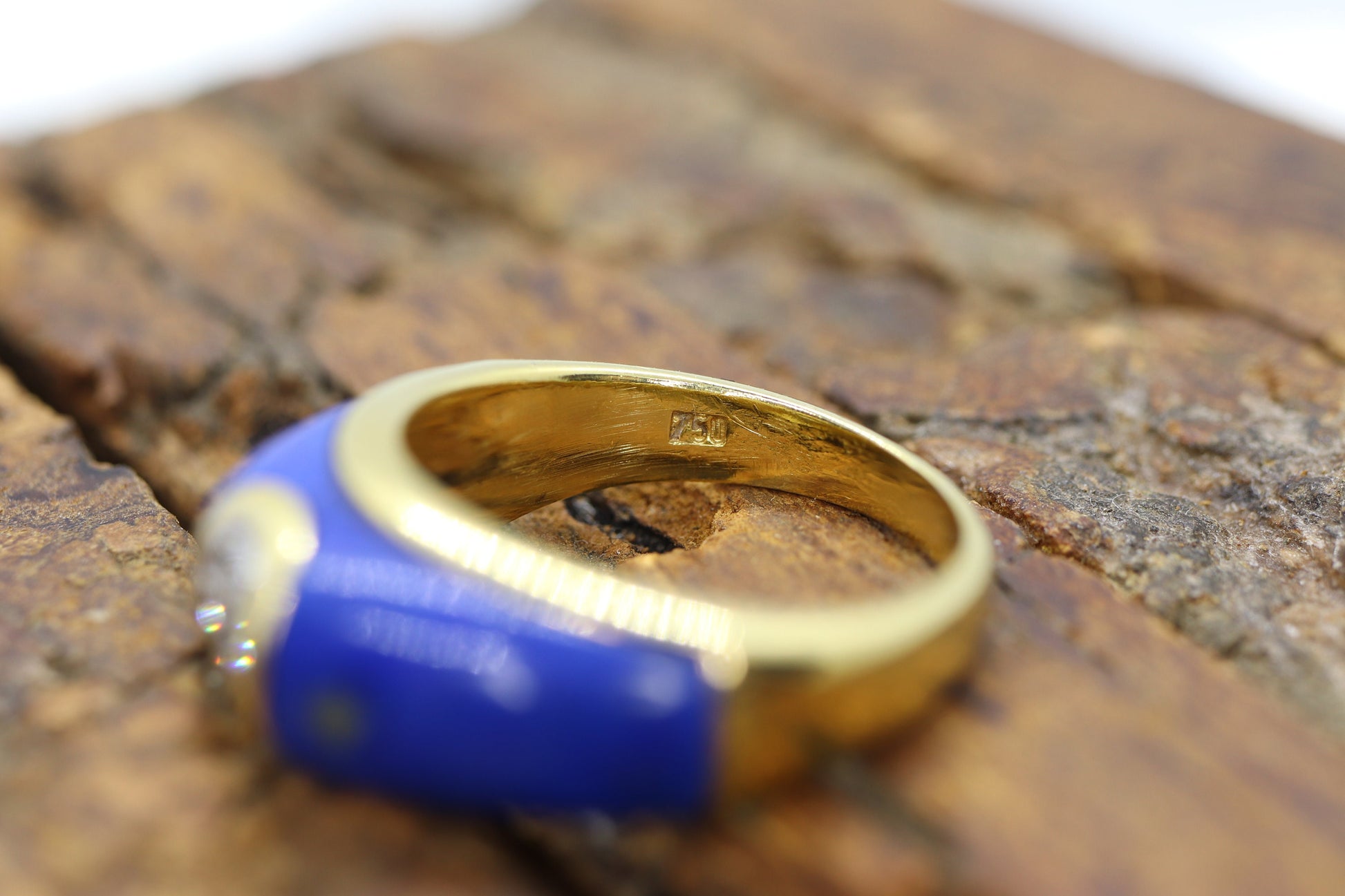 18k Lapis Lazuli and Diamond Ring. Lapis and Center DAISY Diamond Band. Very unique. St(345) Sz6