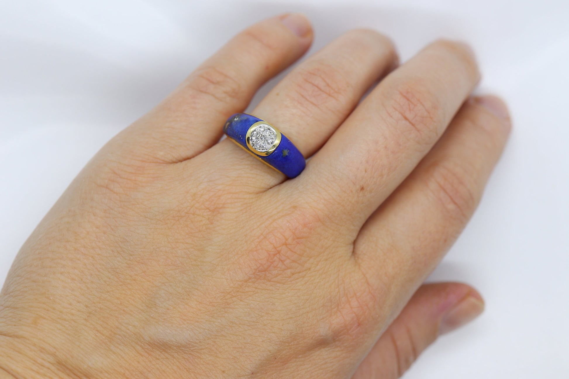 18k Lapis Lazuli and Diamond Ring. Lapis and Center DAISY Diamond Band. Very unique. St(345) Sz6