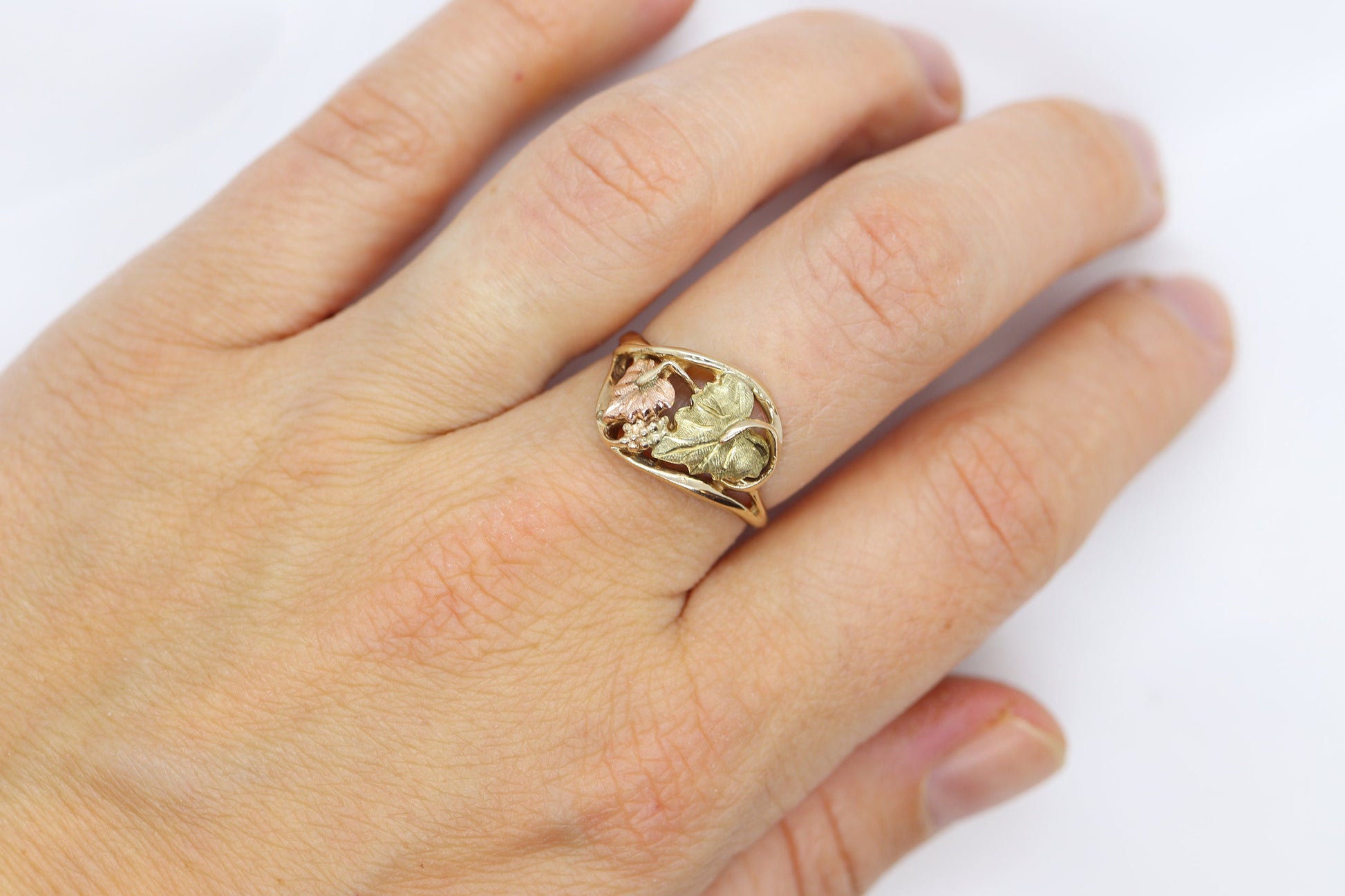 Black Hills Gold Ring. 10k Multi-Tone Gold. Black Hills Gold Design with Tricolor Leaves. St(92)