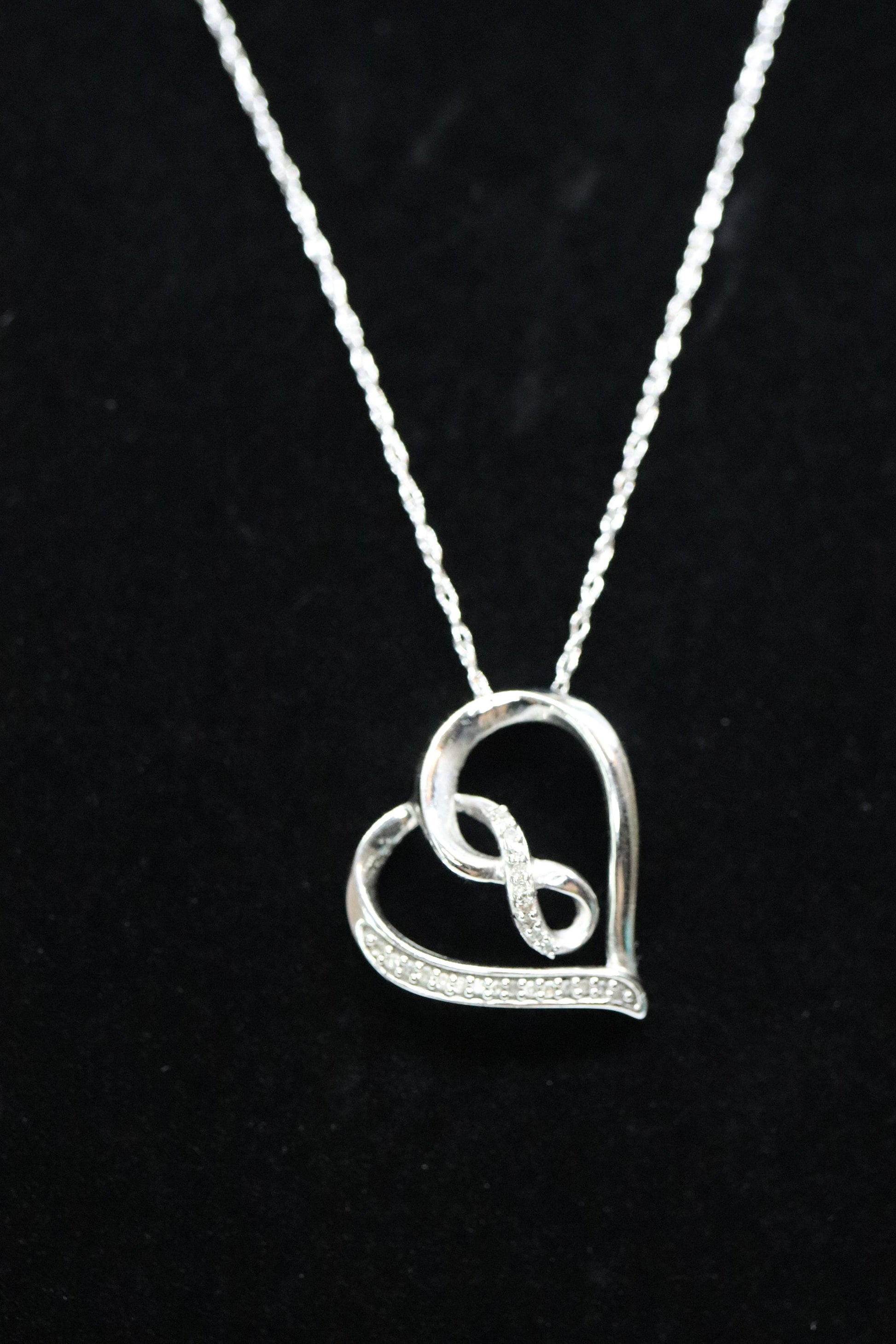 10k Open Heart Diamond Necklace. INFINITY Heart Necklace. st(57/50)