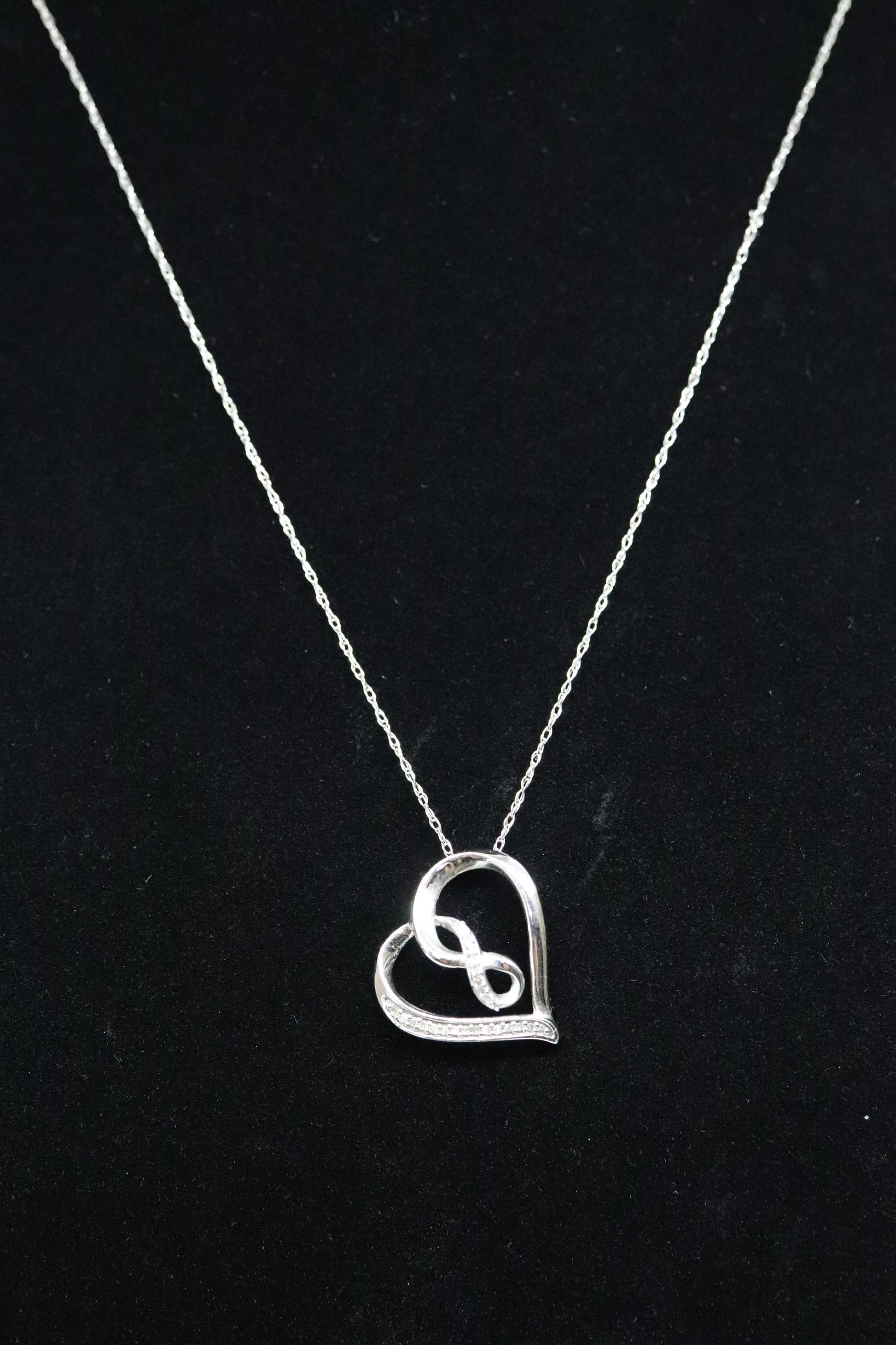 10k Open Heart Diamond Necklace. INFINITY Heart Necklace. st(57/50)