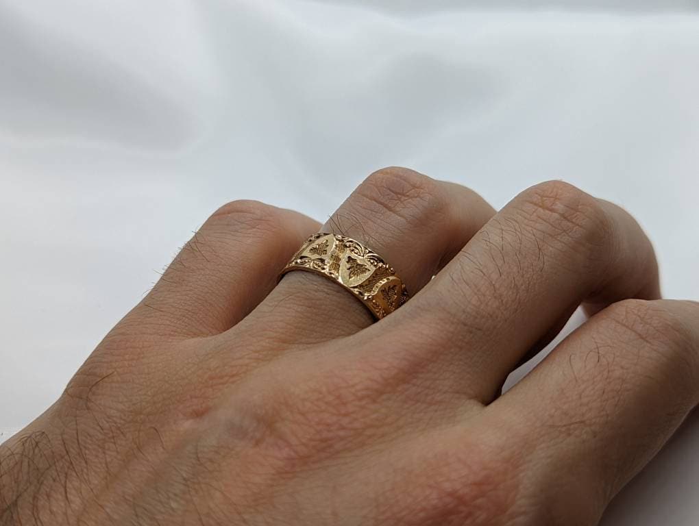 14k Wide Cigar band. S.Bros. Stanley Bros Brothers Antique Embossed Engraved Grape Leaf Shield design. 8.5mm sz9.5 st(218/50)