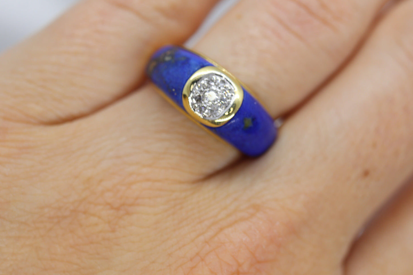 18k Lapis Lazuli and Diamond Ring. Lapis and Center DAISY Diamond Band. Very unique. St(345) Sz6