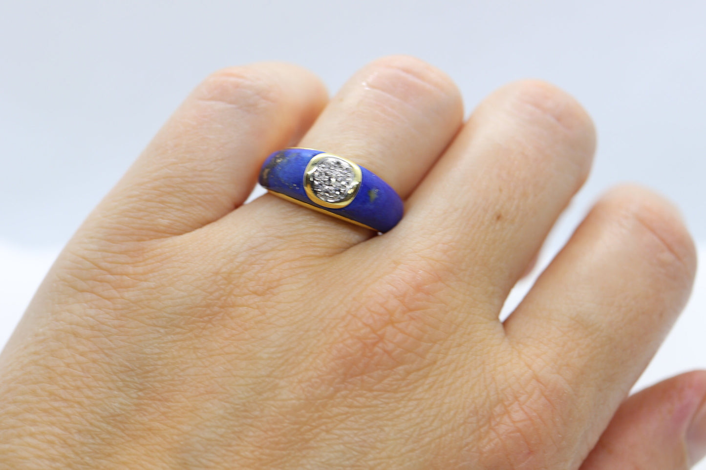 18k Lapis Lazuli and Diamond Ring. Lapis and Center DAISY Diamond Band. Very unique. St(345) Sz6