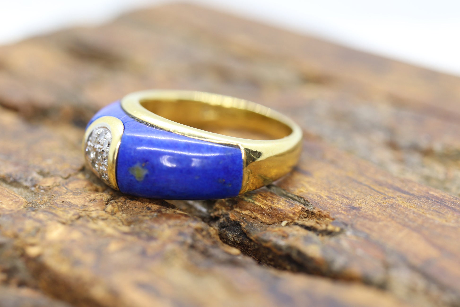 18k Lapis Lazuli and Diamond Ring. Lapis and Center DAISY Diamond Band. Very unique. St(345) Sz6