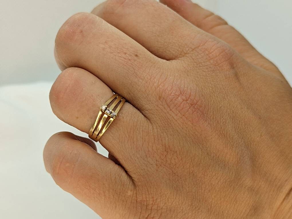 10k Diamond trio ring. 3 stone Diamond Ring. Stacking ring. Journey ring st(75/90)