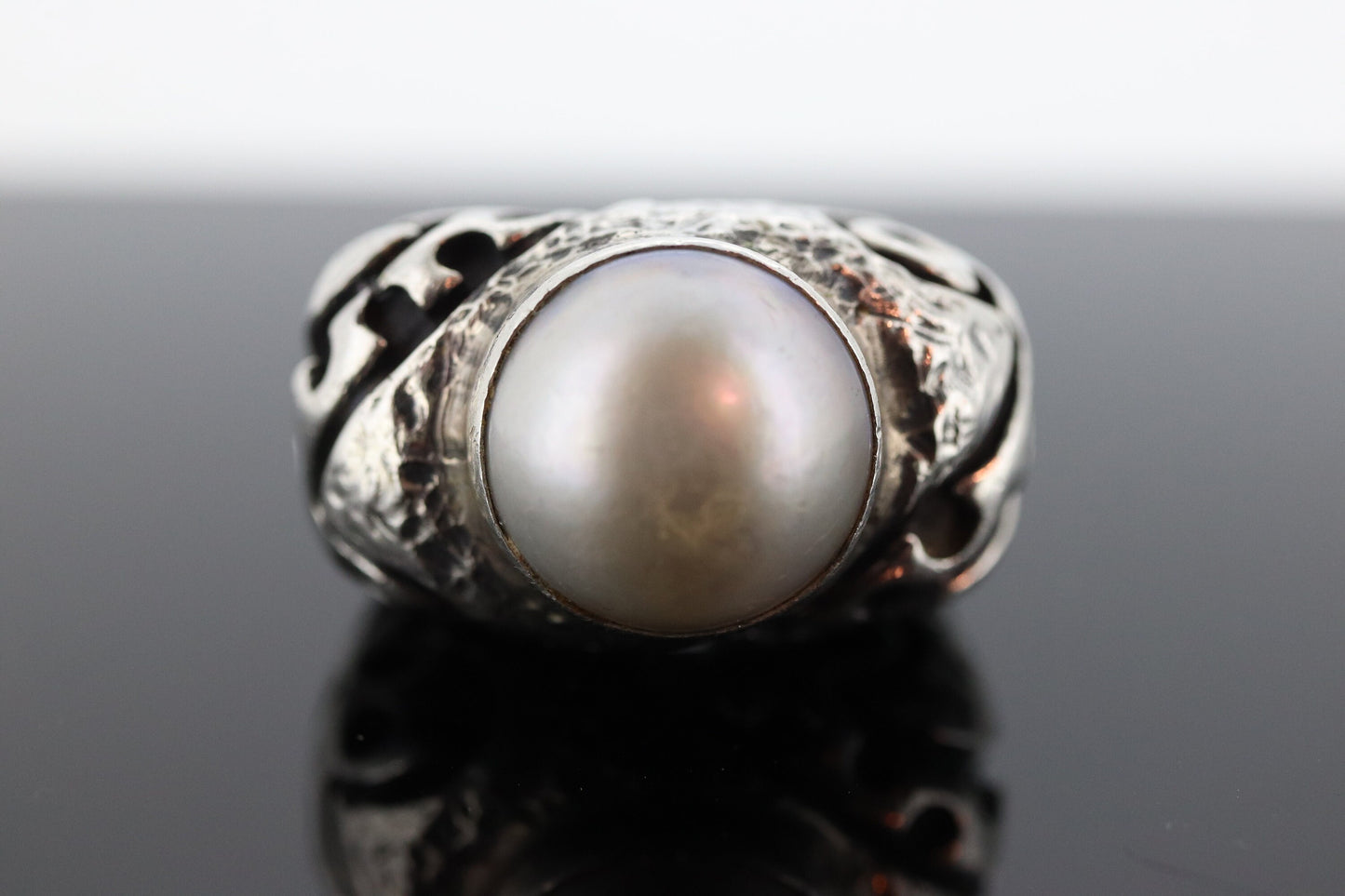 Dian Malouf RING. Mabe Pearl Heavy sterling Silver Signet Ring DLM Collection (st119)