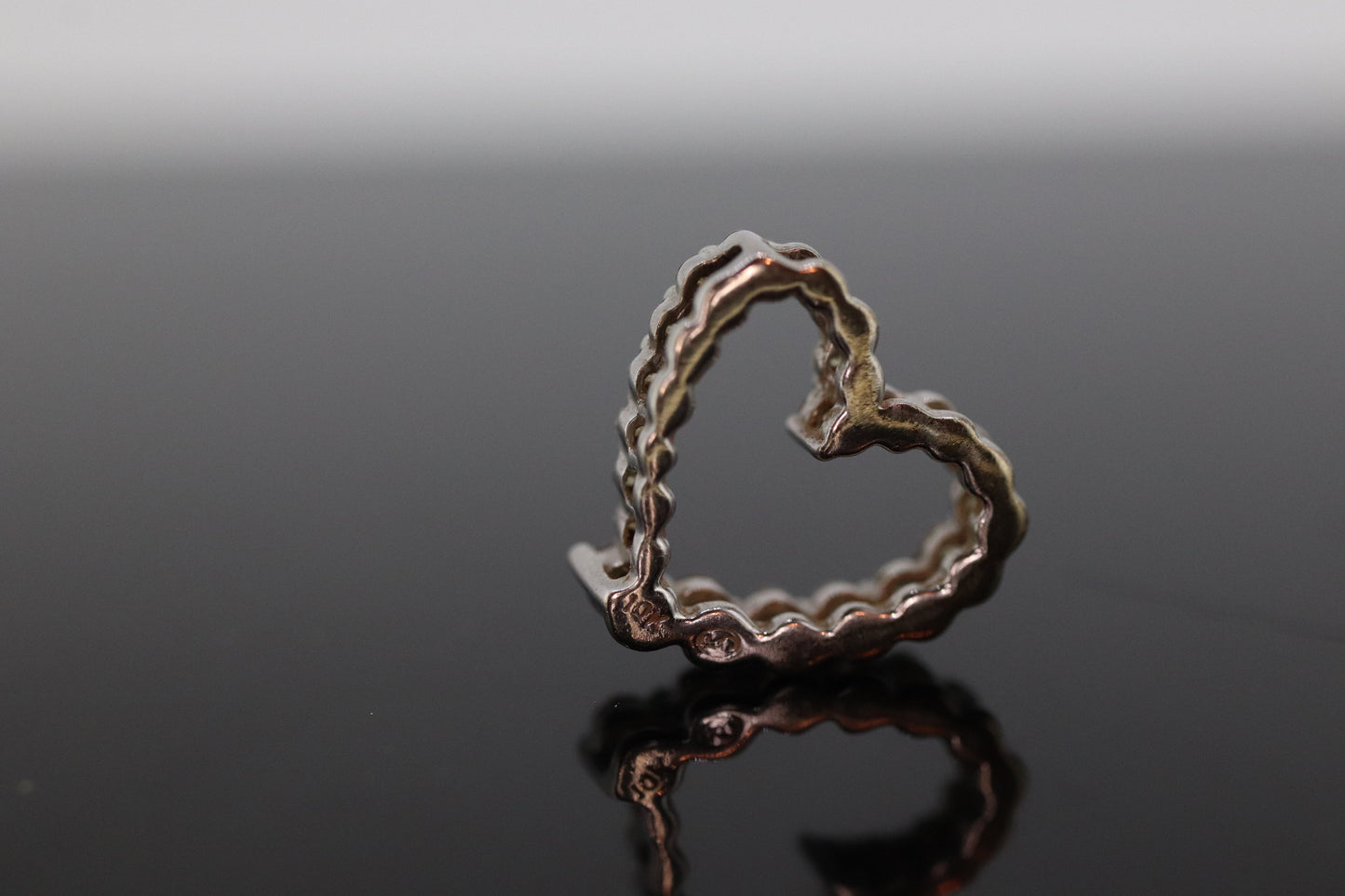 10k Open Heart Diamond Pendant. st(20)