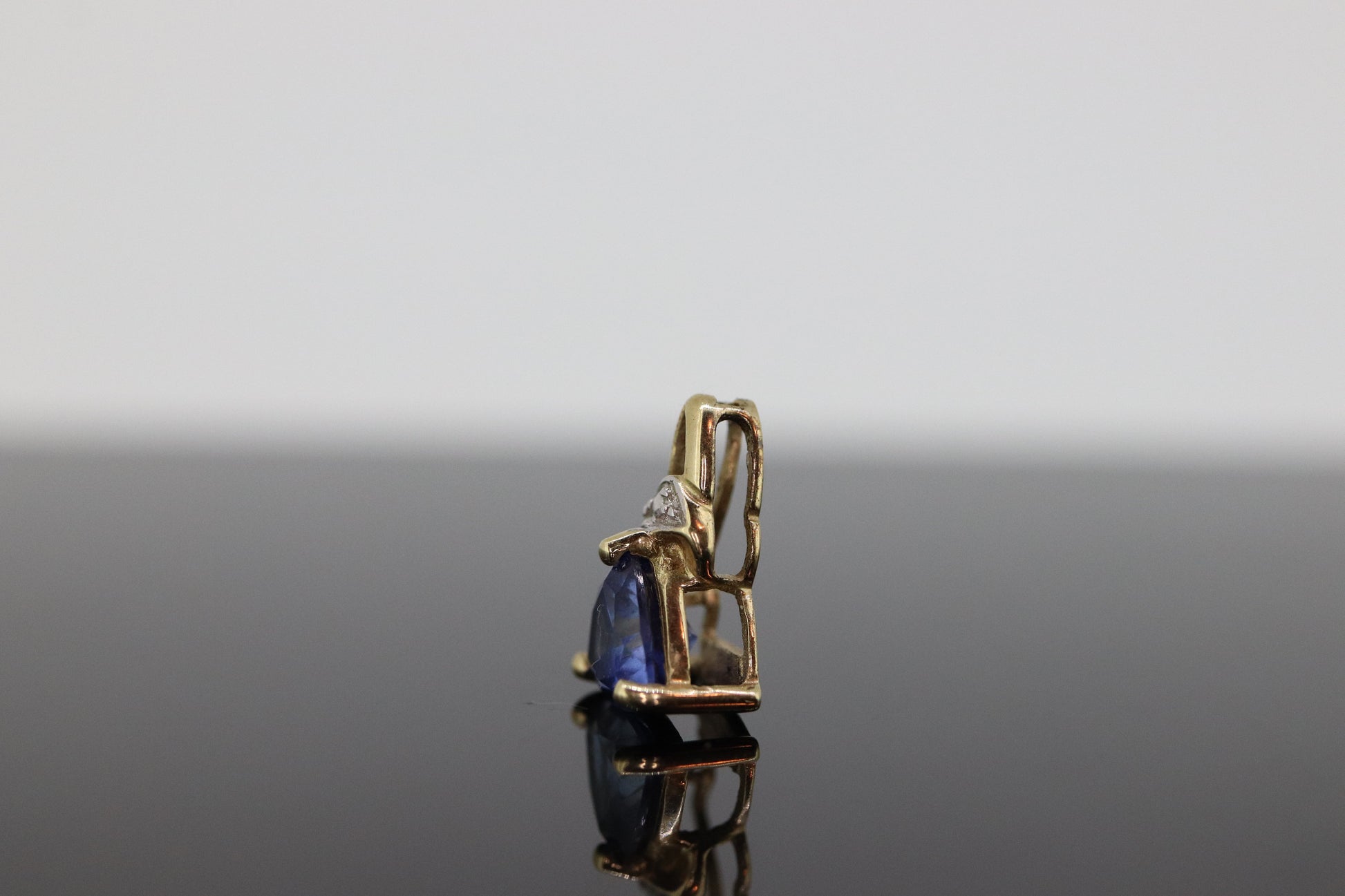 10k Tanzanite and diamond Pendant. Trillion cut Tanzanite Solitaire Pendant. st(20)