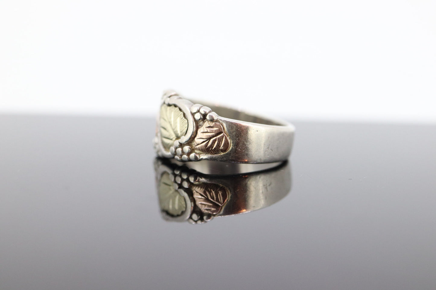 Black Hills Gold Sterling Silver Band. 10k Black Hills Gold Inlays ring. st29
