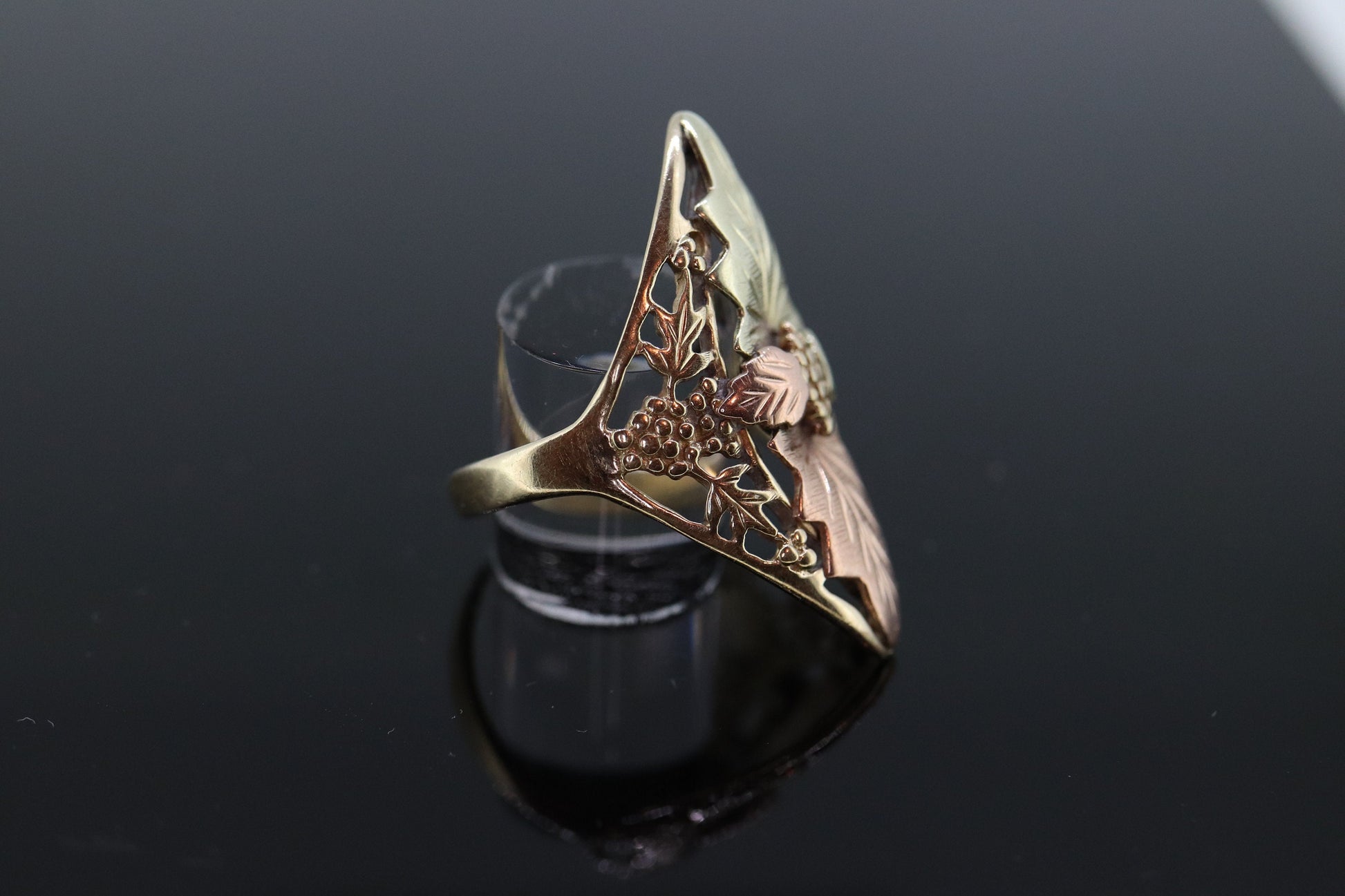 Black Hills Gold Marquise shaped Ring. 10k Multi-Tone Black Hills Gold Statement Ring. st(126/50)