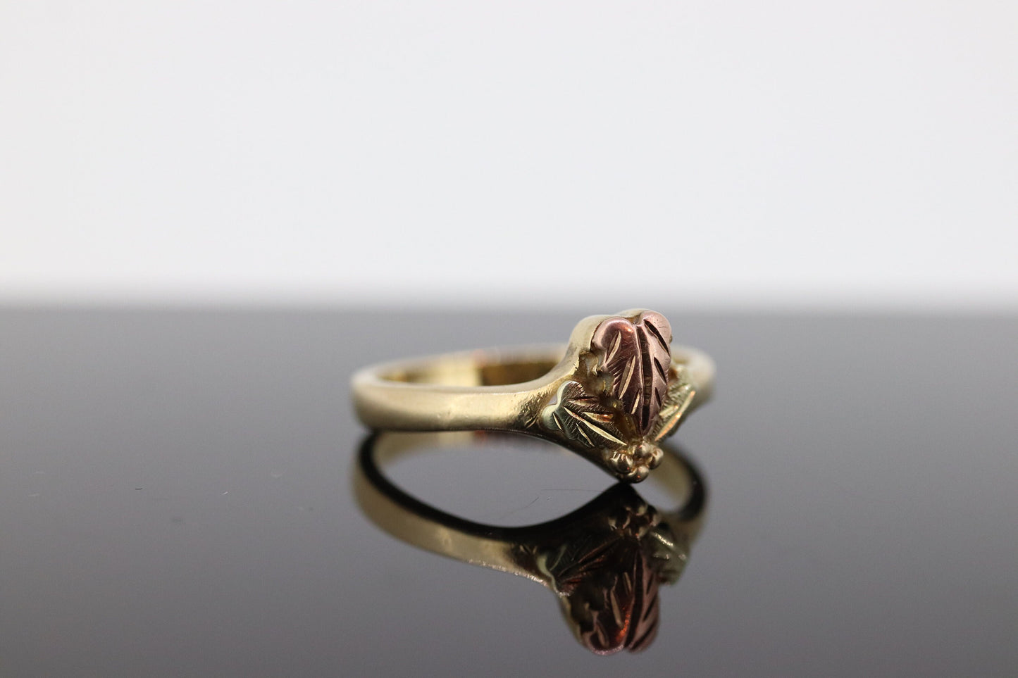 Black Hills Gold Ring. 10k Black Hills Gold wedding band. Vintage Black Hills gold. st(95)