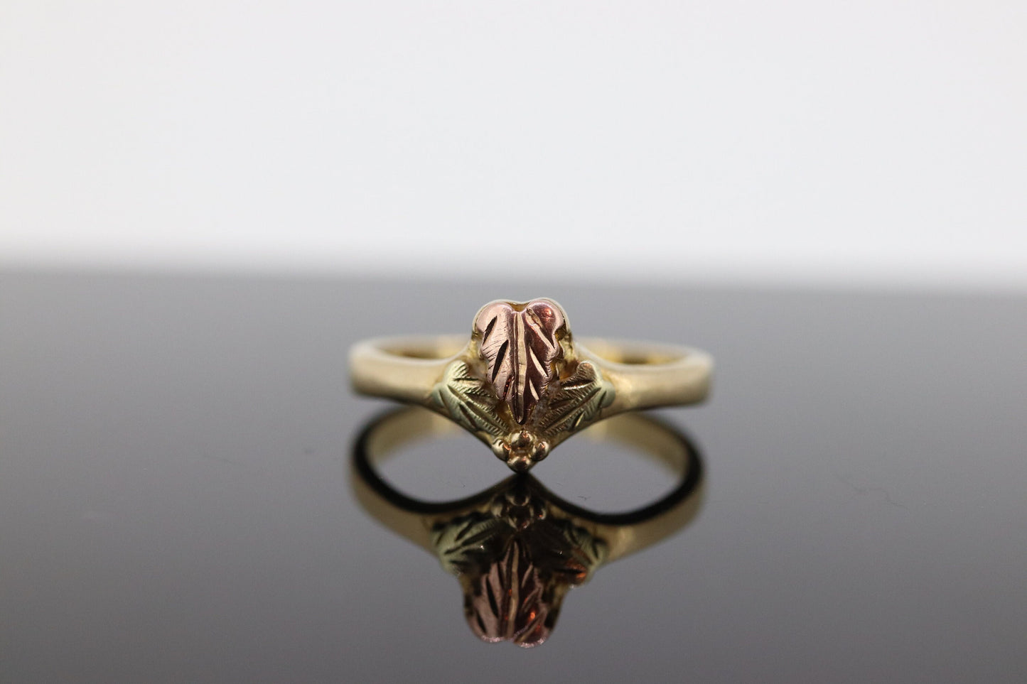 Black Hills Gold Ring. 10k Black Hills Gold wedding band. Vintage Black Hills gold. st(95)
