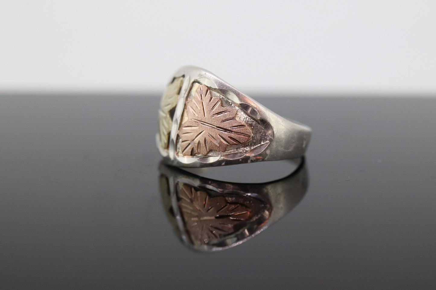 Black Hills Gold Sterling Silver Band. 10k Black Hills Gold Inlays ring.sz12. st(72)