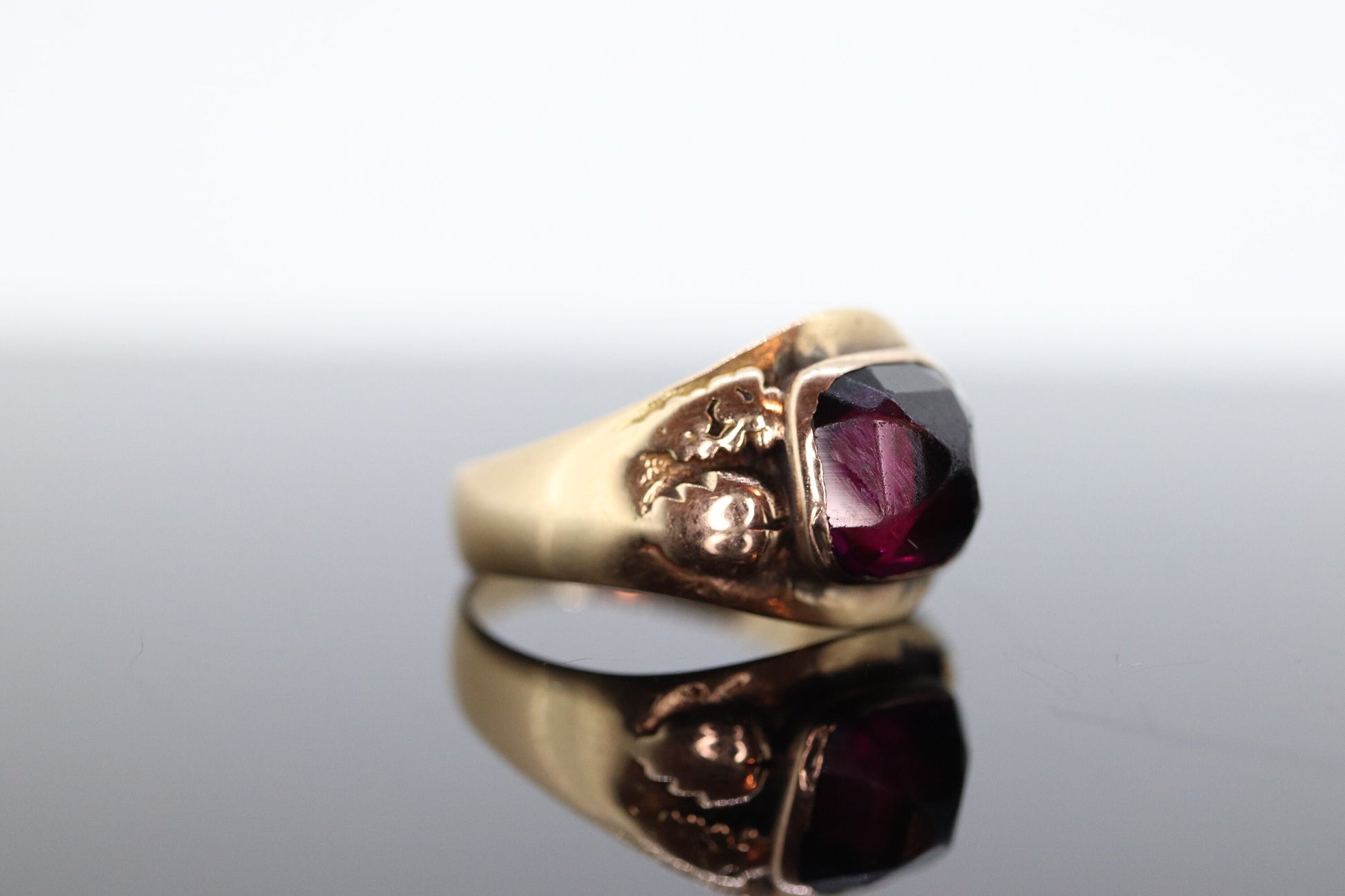 Antique Black Hills Gold ring. 10k Pyramid Garnet Black Hill Ring. Black Hills GARNET Antique. st(104)
