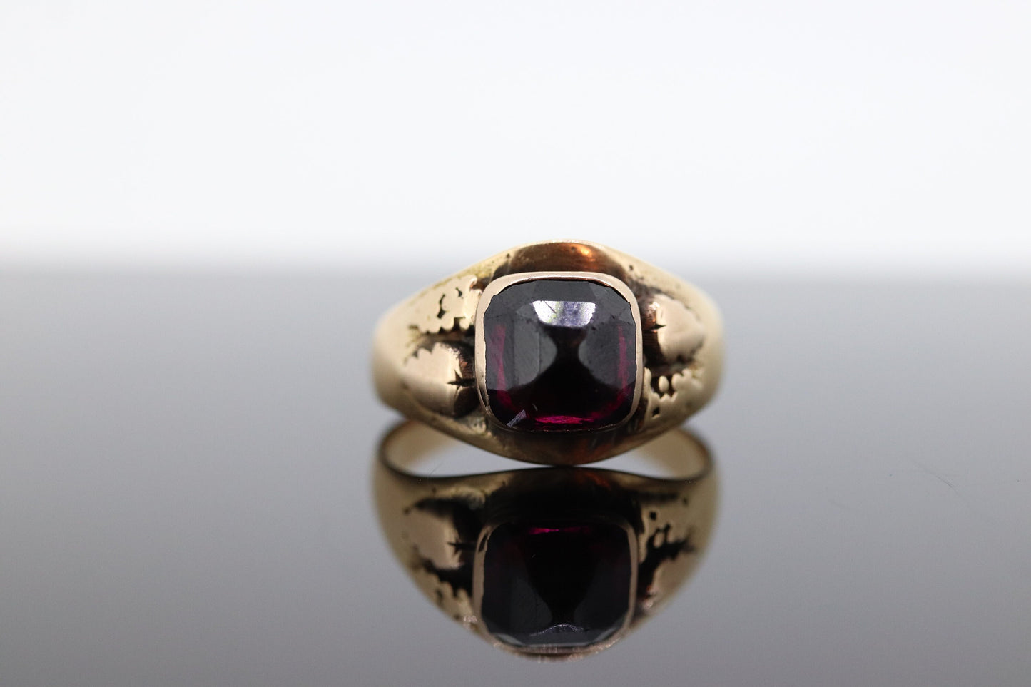 Antique Black Hills Gold ring. 10k Pyramid Garnet Black Hill Ring. Black Hills GARNET Antique. st(104)