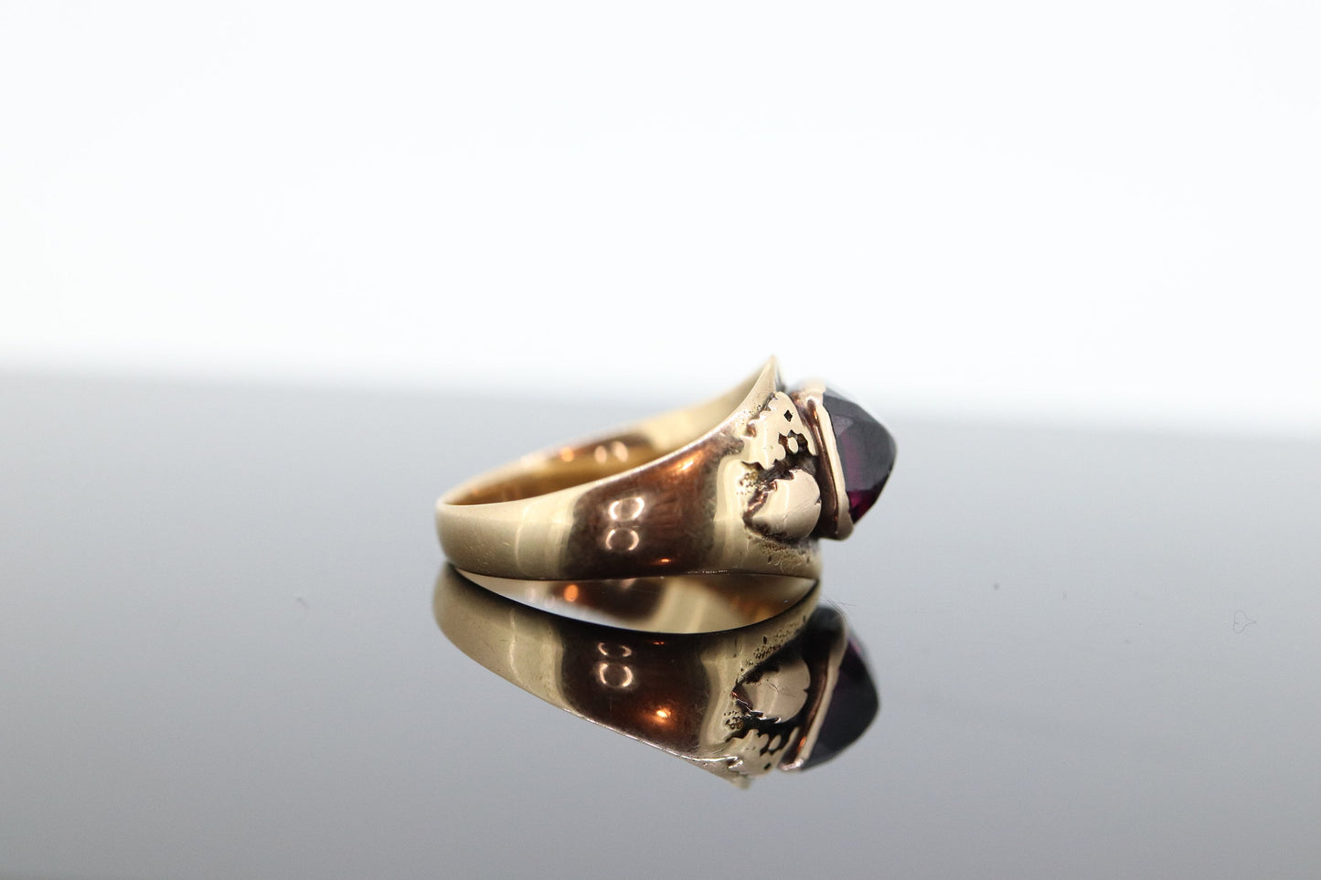 Antique Black Hills Gold ring. 10k Pyramid Garnet Black Hill Ring. Black Hills GARNET Antique. st(104)