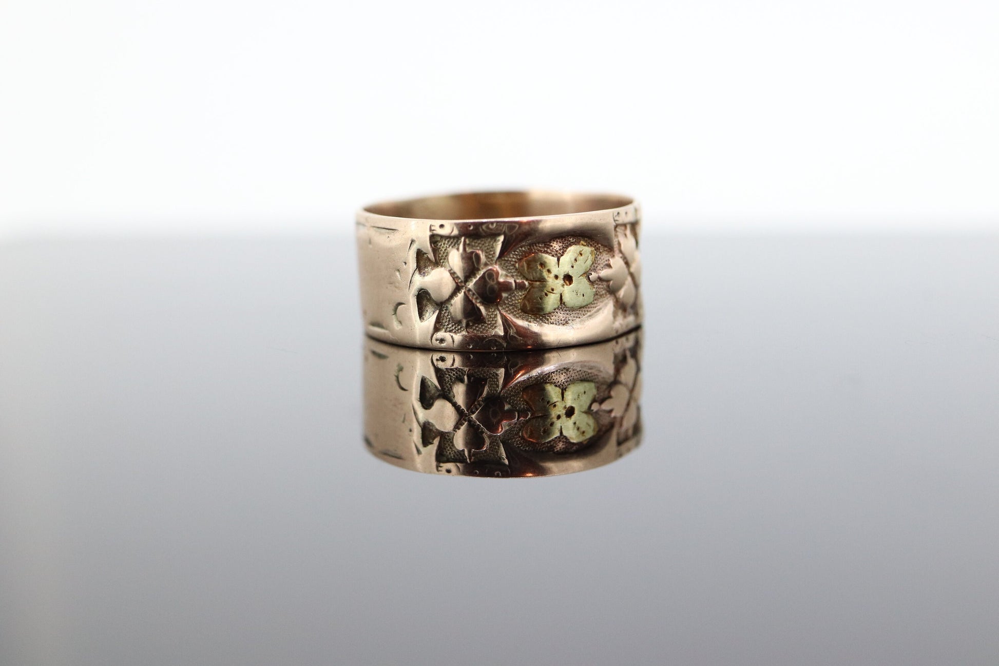 Antique Black Hills Gold ring. 10k Victorian Cigar Black Hill Band. Black Hills Gold BAND Antique. st(115)