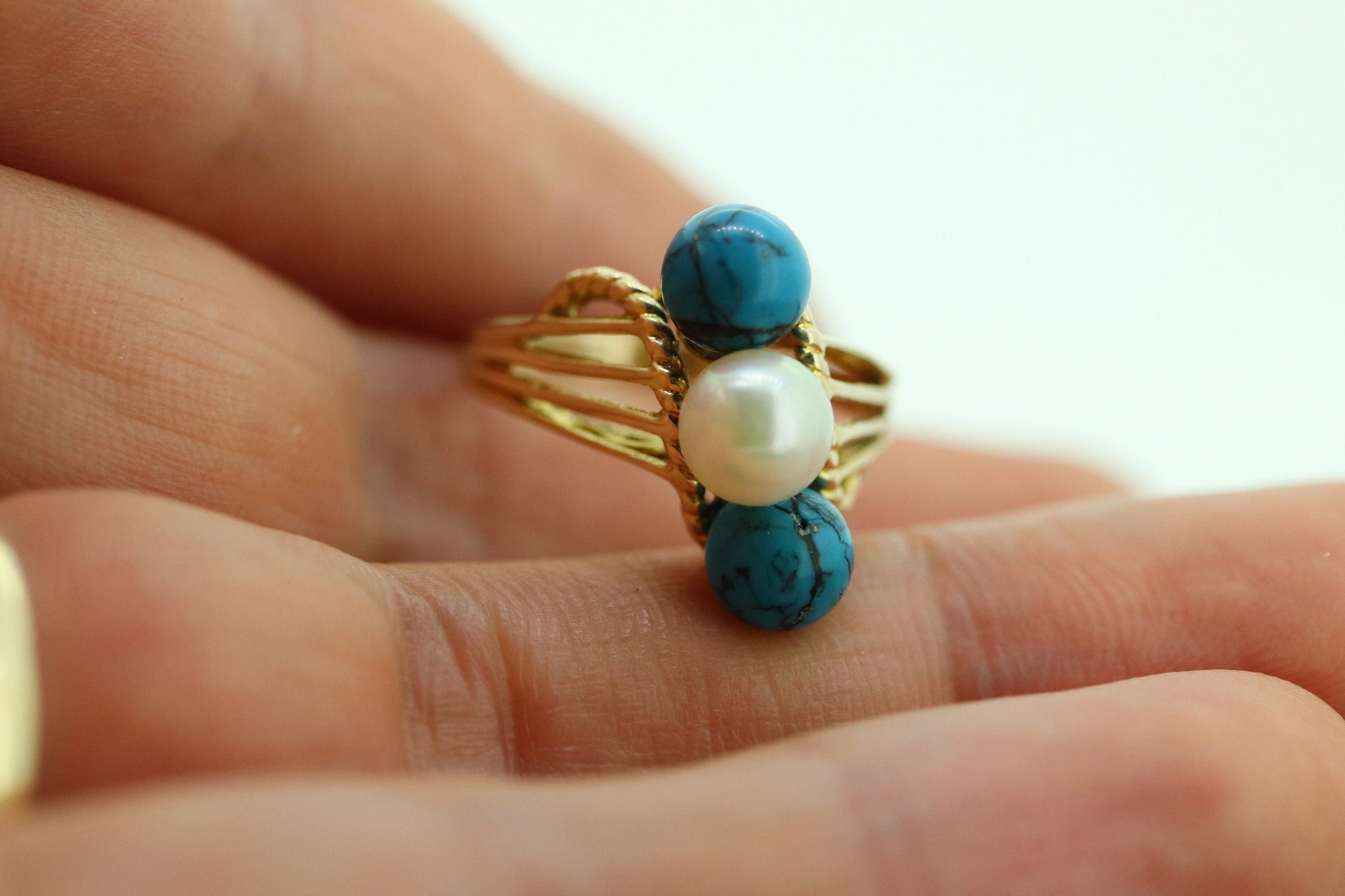 10k Turquoise and Pearl cluster ring. Bypass Turquoise and Pearl Bead Sphere Ball cluster set ring st(95)
