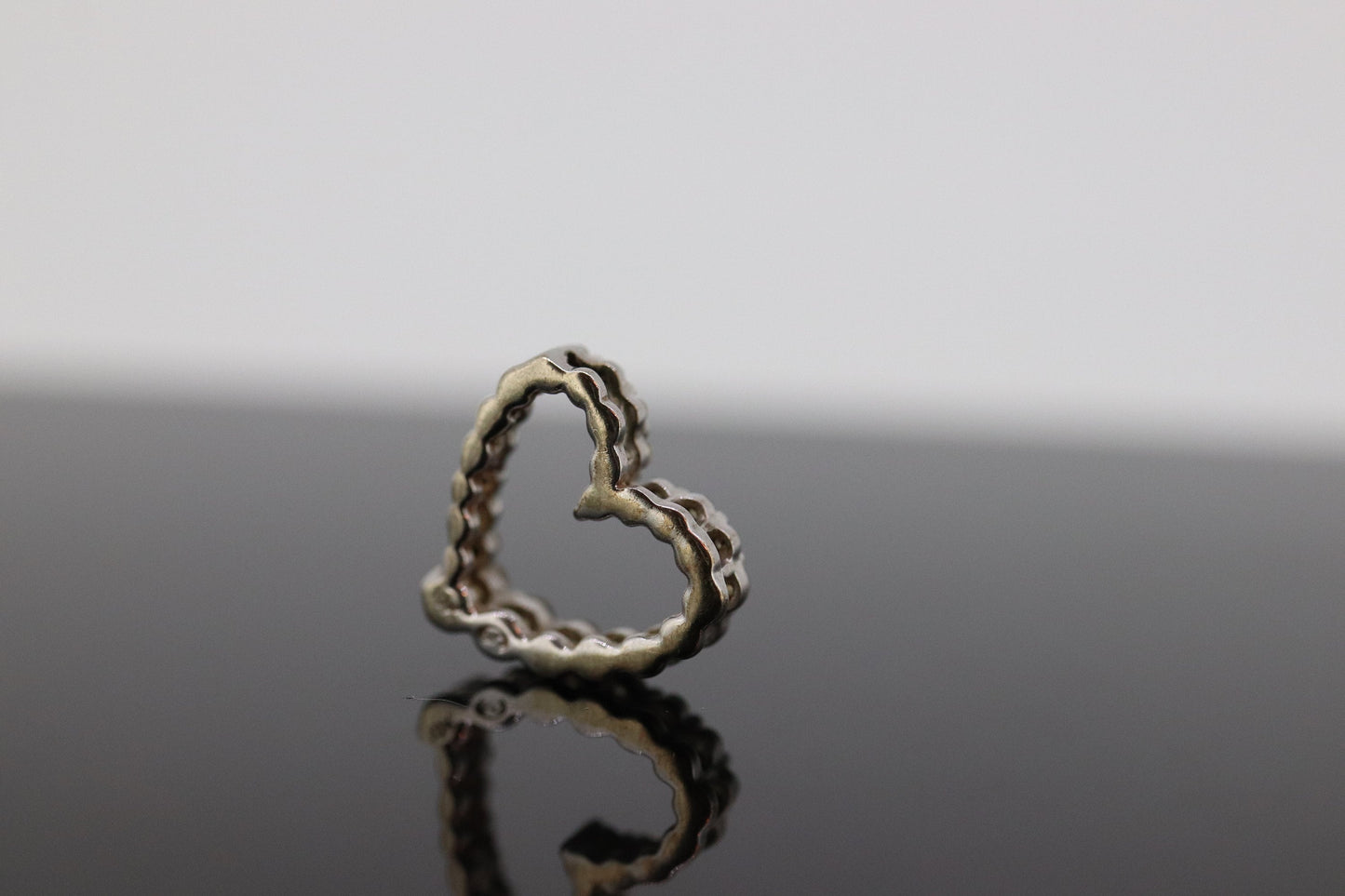 10k Open Heart Diamond Pendant. st(20)