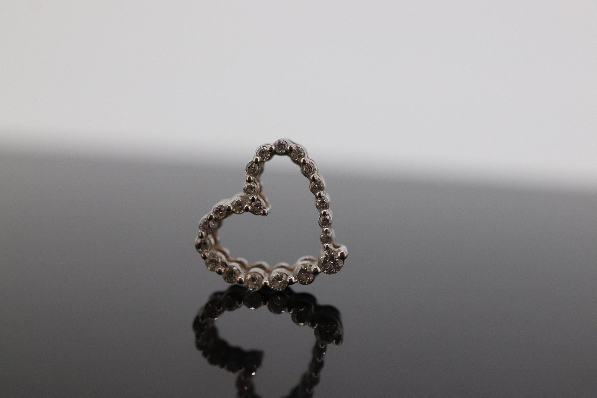10k Open Heart Diamond Pendant. st(20)